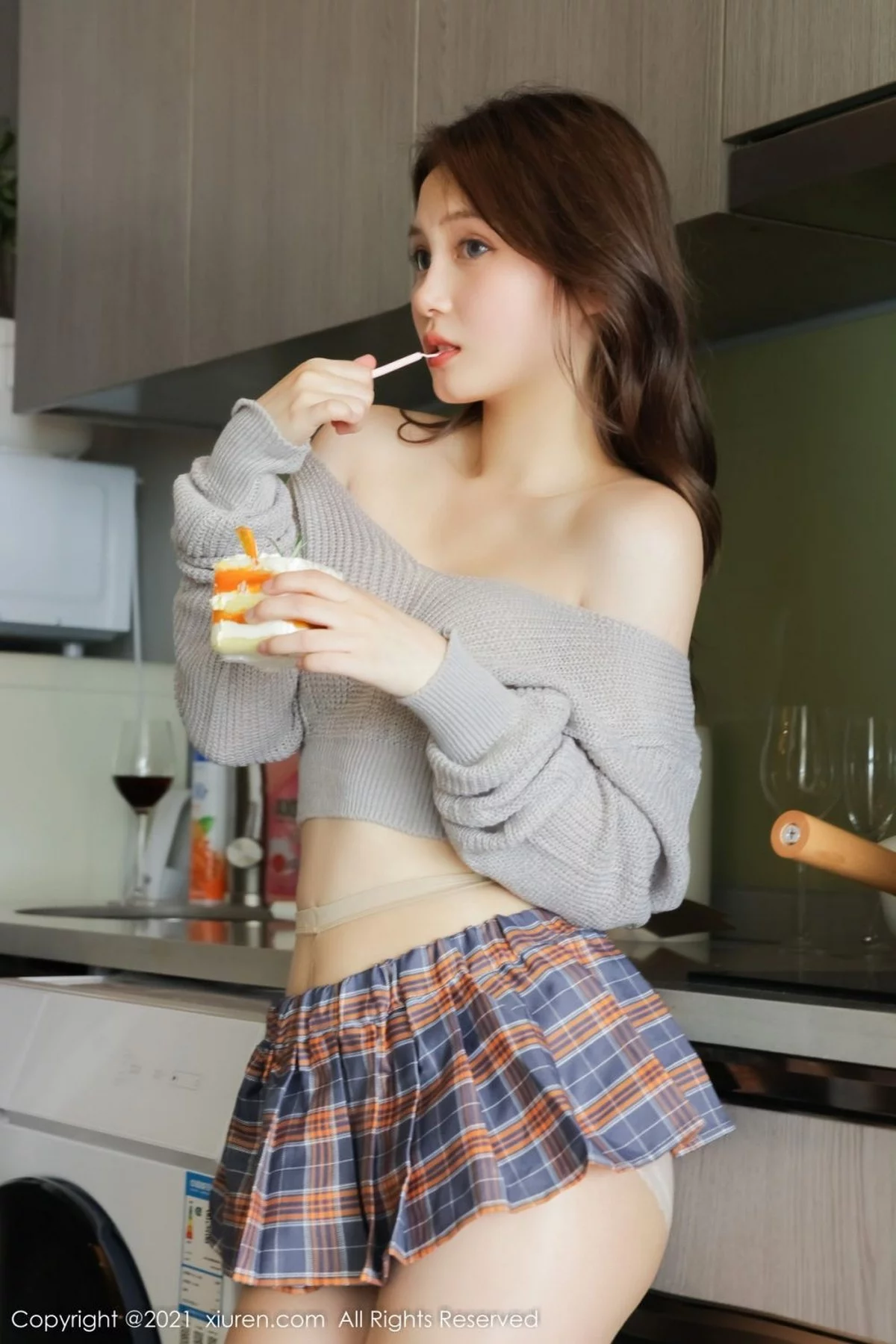 [[XiuRen秀人网]秀人网]No.4369_模特兔妹妹私房灰色上衣配格子短裙半撩秀翘臀美腿迷人诱惑写真59P