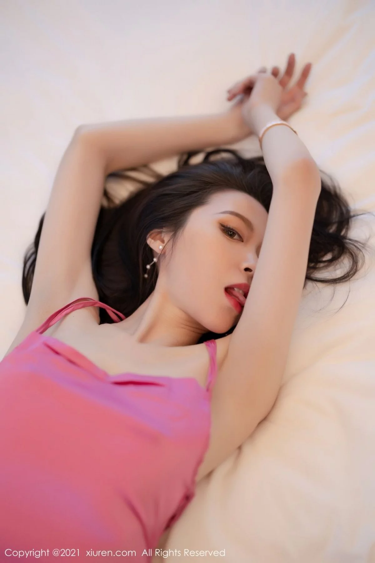 [[XiuRen秀人网]秀人网]No.4371_模特梦心玥江浙沪旅拍玫红色吊裙半撩露开档肉丝迷人诱惑写真63P