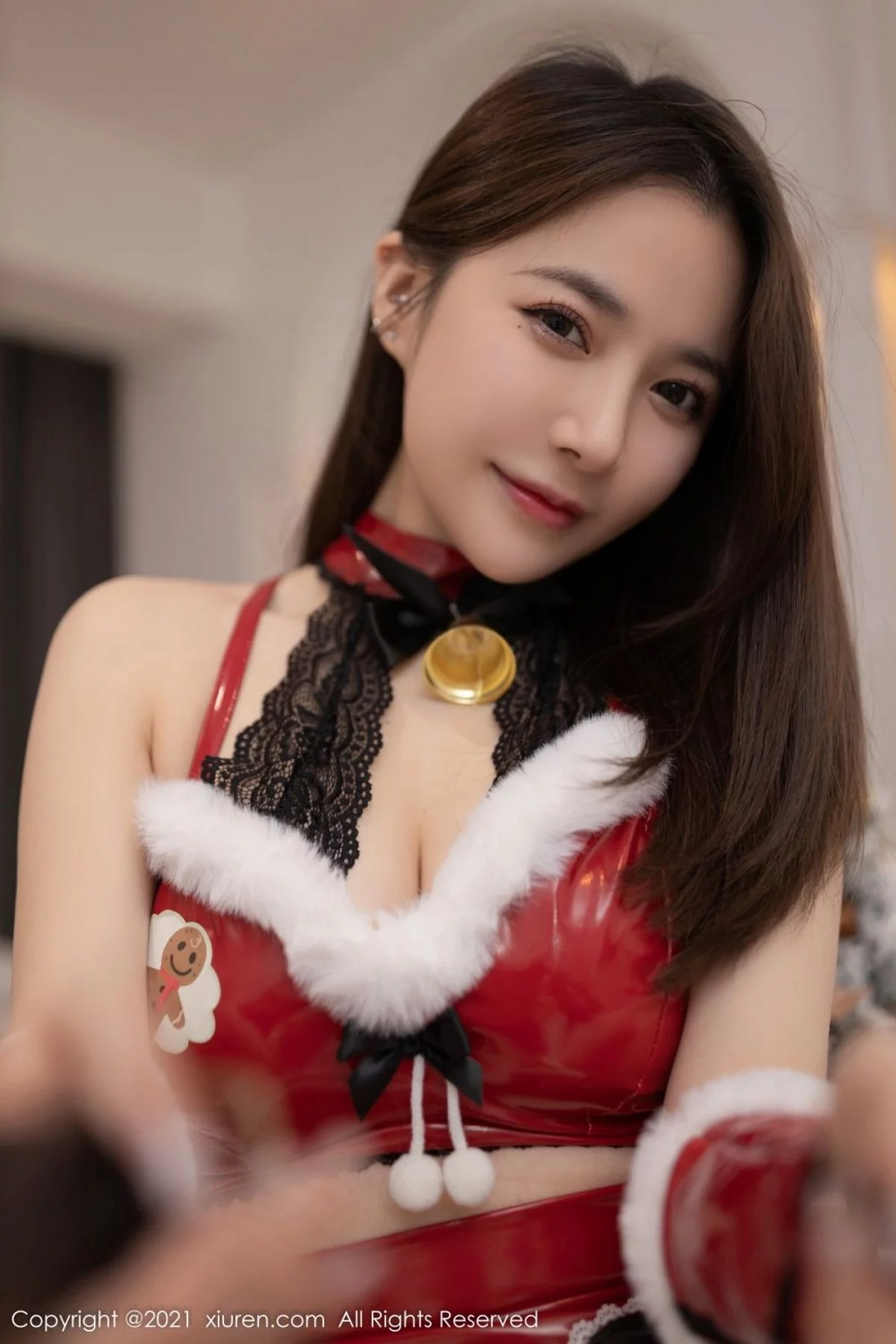 [[XiuRen秀人网]秀人网]No.4383_模特鱼子酱Fish圣诞节主题私房半脱红色上衣露豪乳惹火诱惑写真77P