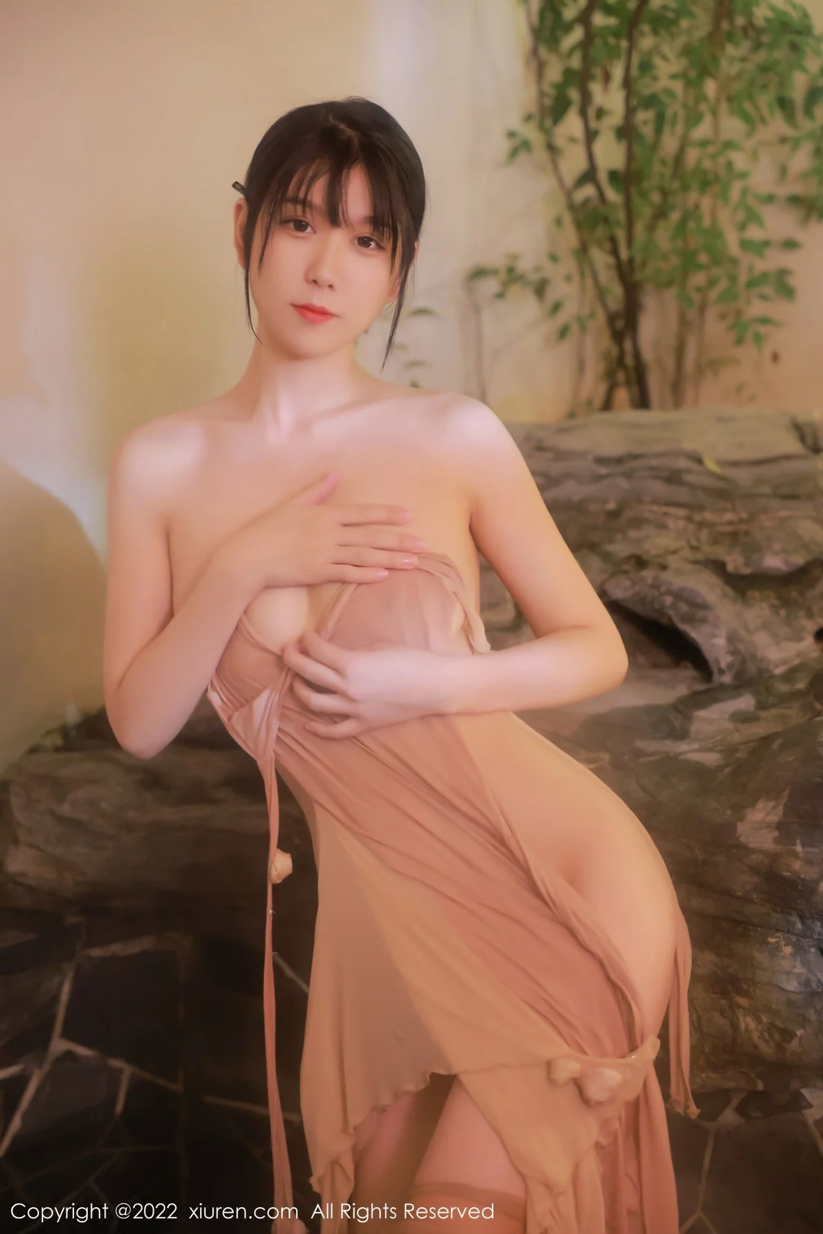 [[XiuRen秀人网]秀人网]No.4503_模特李雅柔182CM温泉主题粉色薄透服饰配无内肉丝湿身诱惑写真48P
