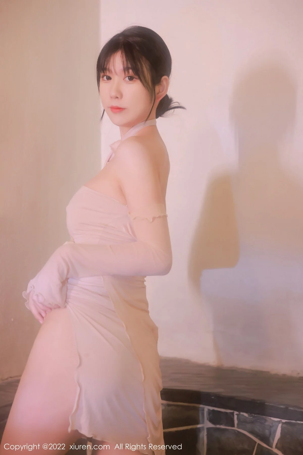 [[XiuRen秀人网]秀人网]No.4503_模特李雅柔182CM温泉主题粉色薄透服饰配无内肉丝湿身诱惑写真48P