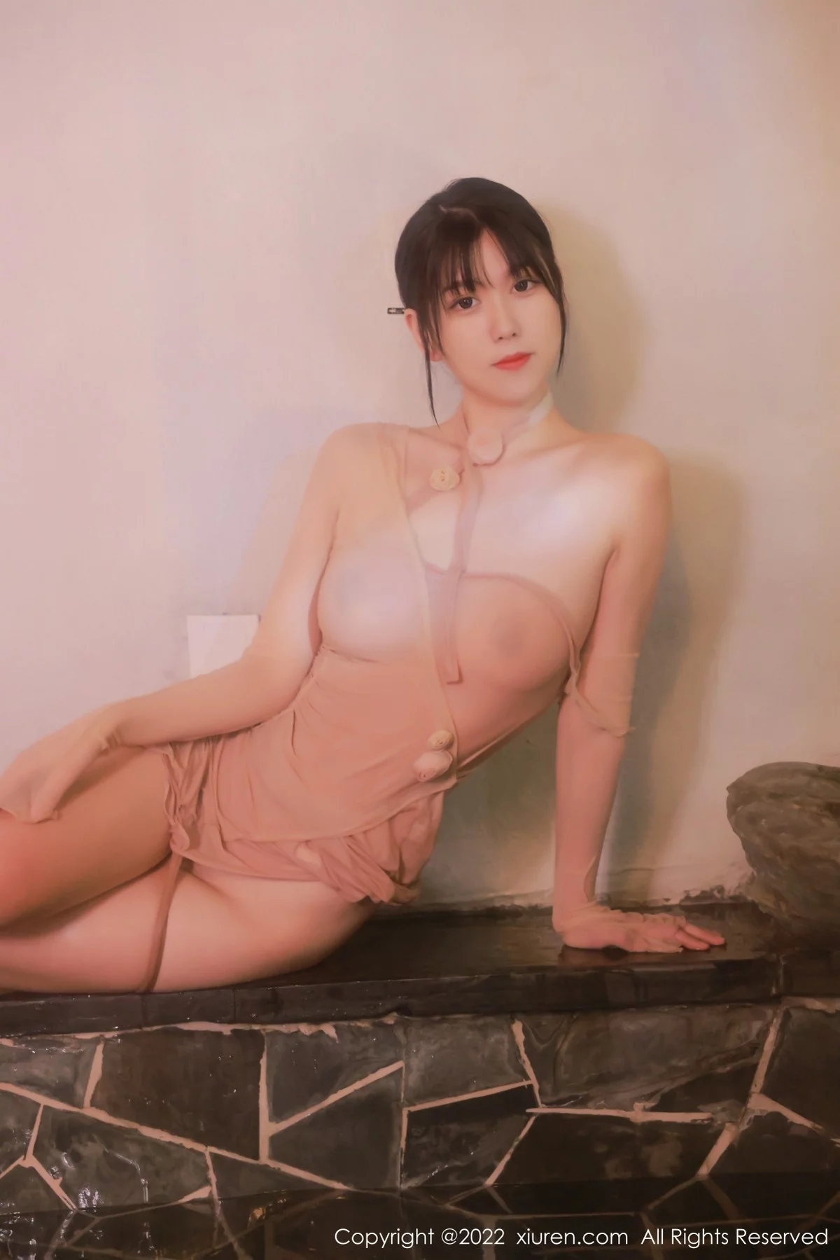 [[XiuRen秀人网]秀人网]No.4503_模特李雅柔182CM温泉主题粉色薄透服饰配无内肉丝湿身诱惑写真48P