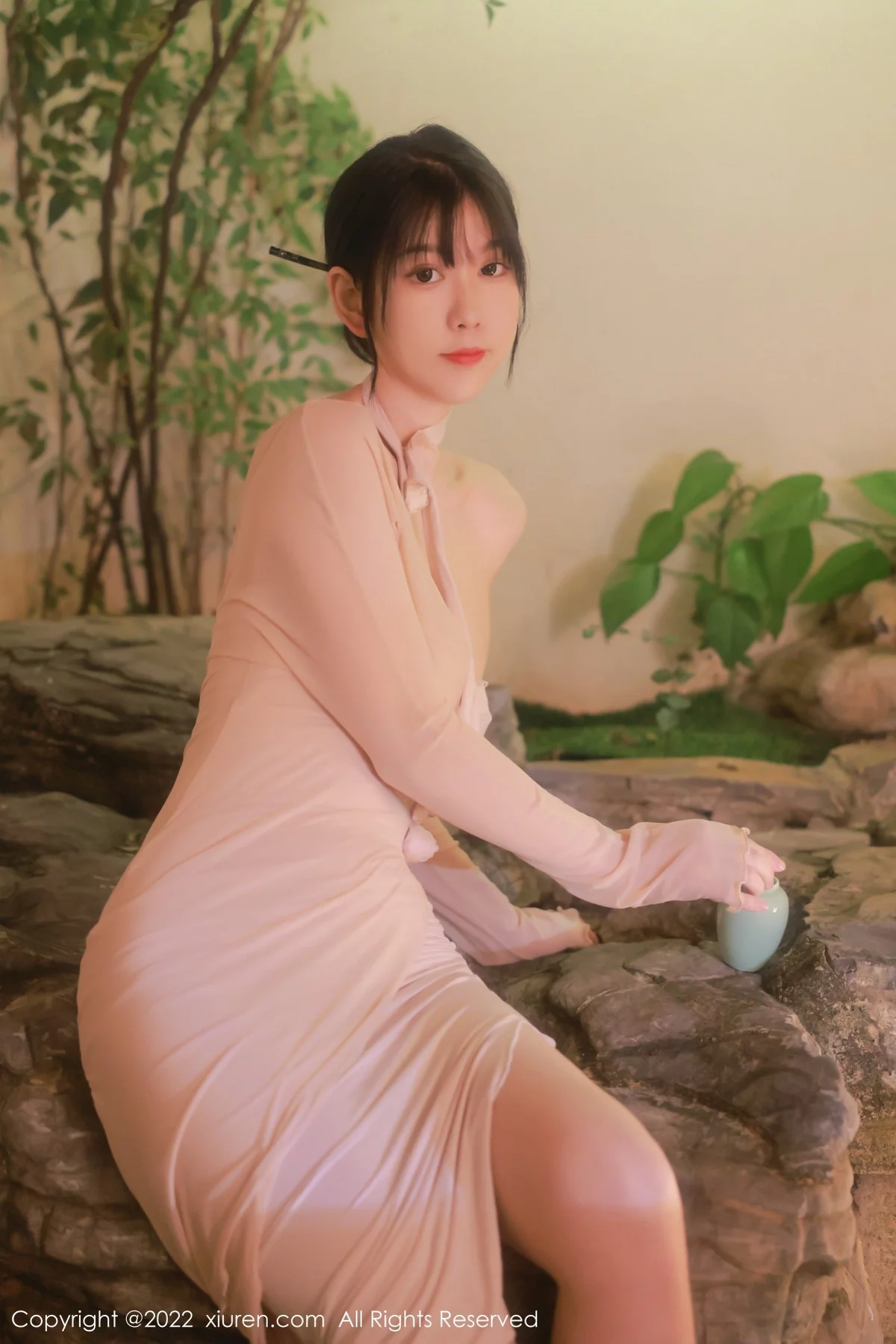 [[XiuRen秀人网]秀人网]No.4503_模特李雅柔182CM温泉主题粉色薄透服饰配无内肉丝湿身诱惑写真48P