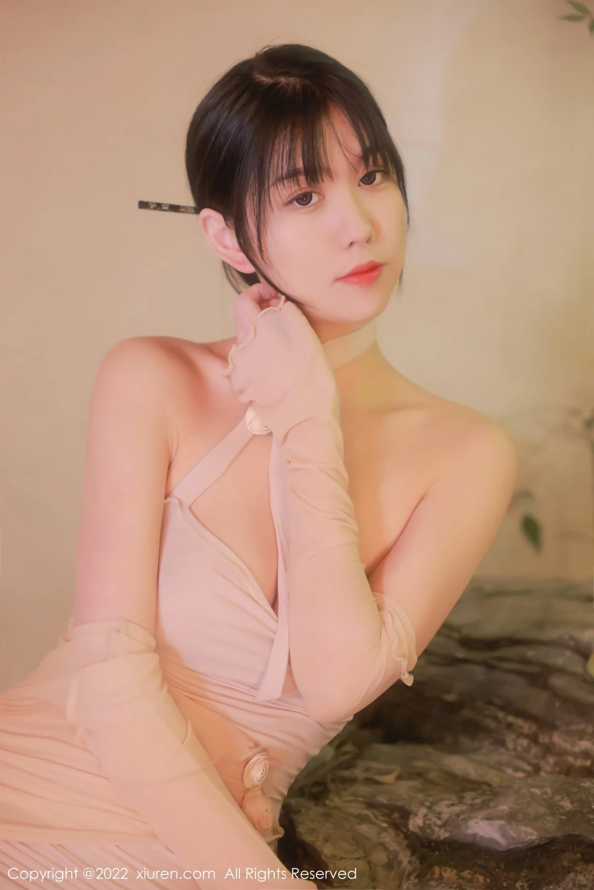 [[XiuRen秀人网]秀人网]No.4503_模特李雅柔182CM温泉主题粉色薄透服饰配无内肉丝湿身诱惑写真48P
