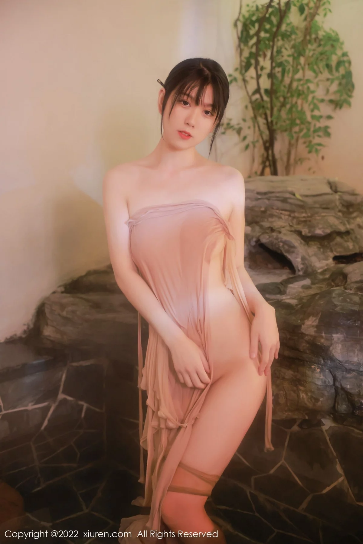 [[XiuRen秀人网]秀人网]No.4503_模特李雅柔182CM温泉主题粉色薄透服饰配无内肉丝湿身诱惑写真48P