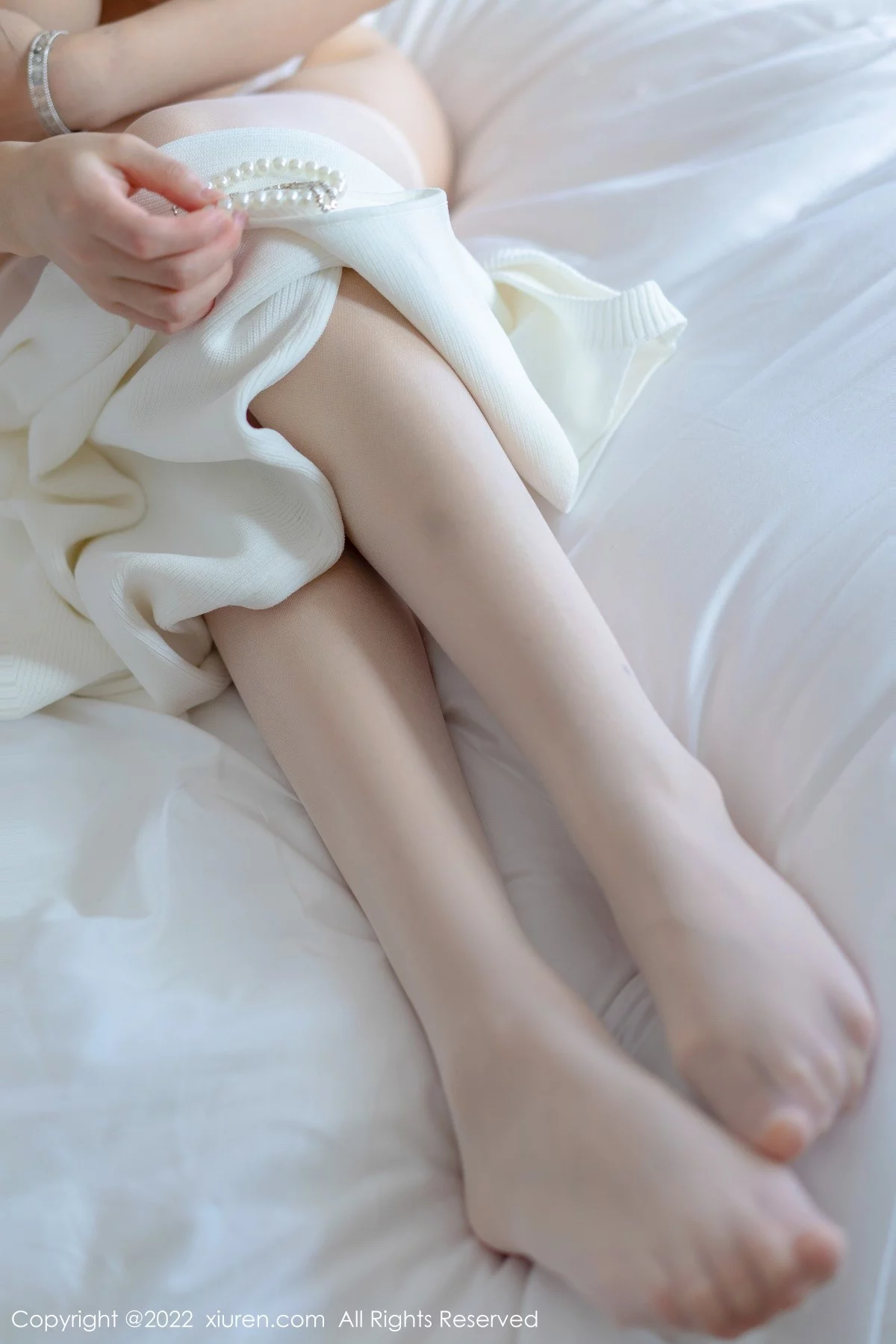 [[XiuRen秀人网]秀人网]No.4514_女神朱可儿Flora三亚旅拍撩白色连衣裙露白丝袜丰满诱惑写真51P