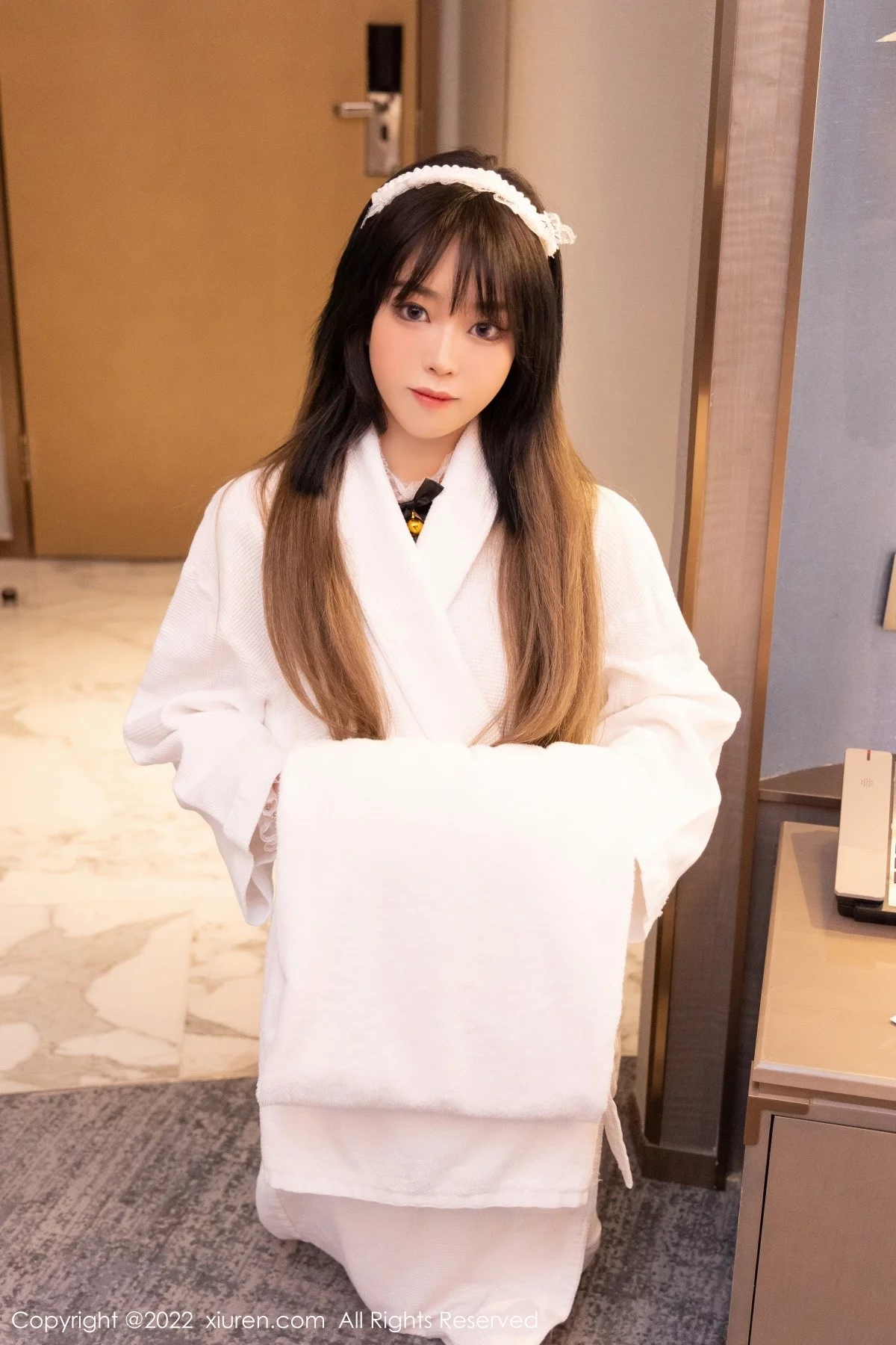 [[XiuRen秀人网]秀人网]No.4535_模特奶瓶脱白色外套露黑色蕾丝内衣蕾丝袜秀美腿迷人诱惑写真100P