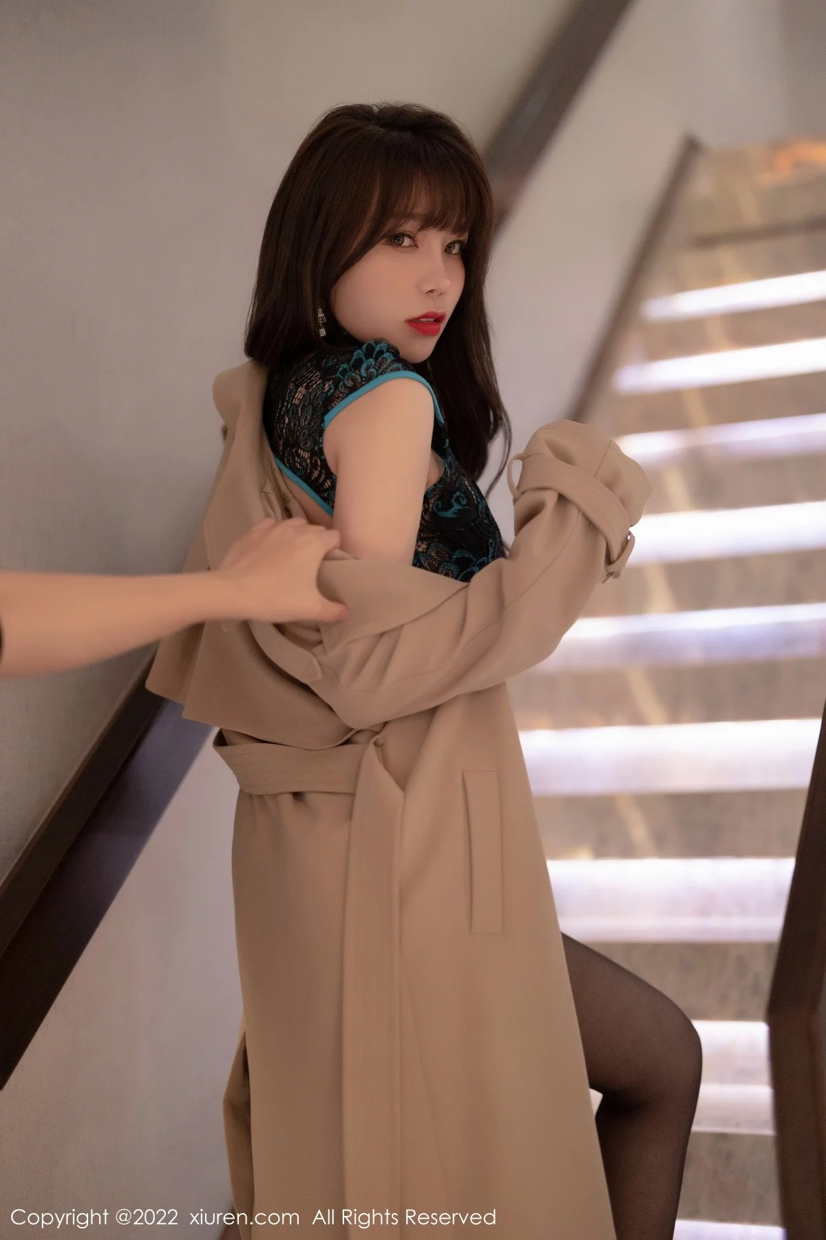 [[XiuRen秀人网]秀人网]No.4543_女神芝芝Booty性感深色情趣旗袍配黑丝吊袜秀翘臀美腿诱惑写真70P
