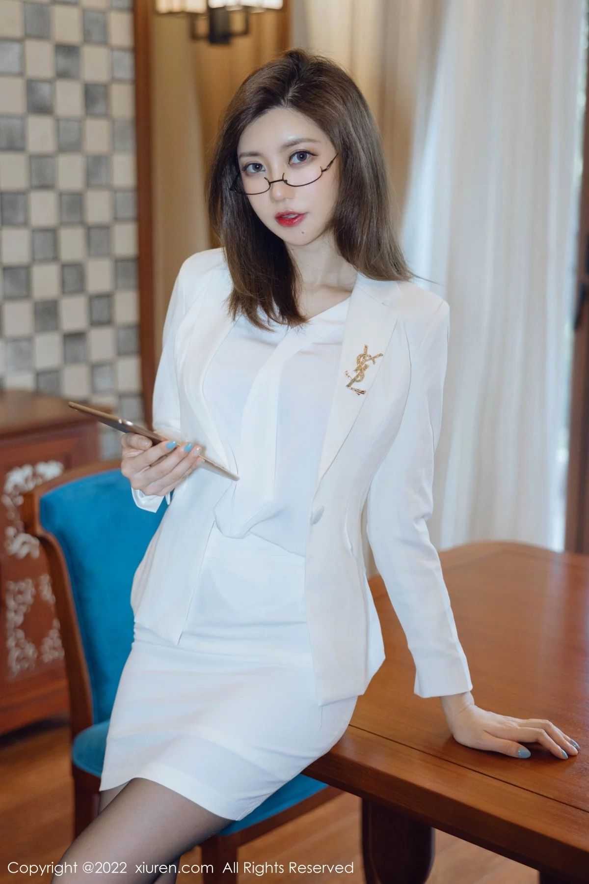 [[XiuRen秀人网]秀人网]No.4544_女神绮里嘉ula珠三角旅拍脱白色职业装露性感粉色内衣诱惑写真75P