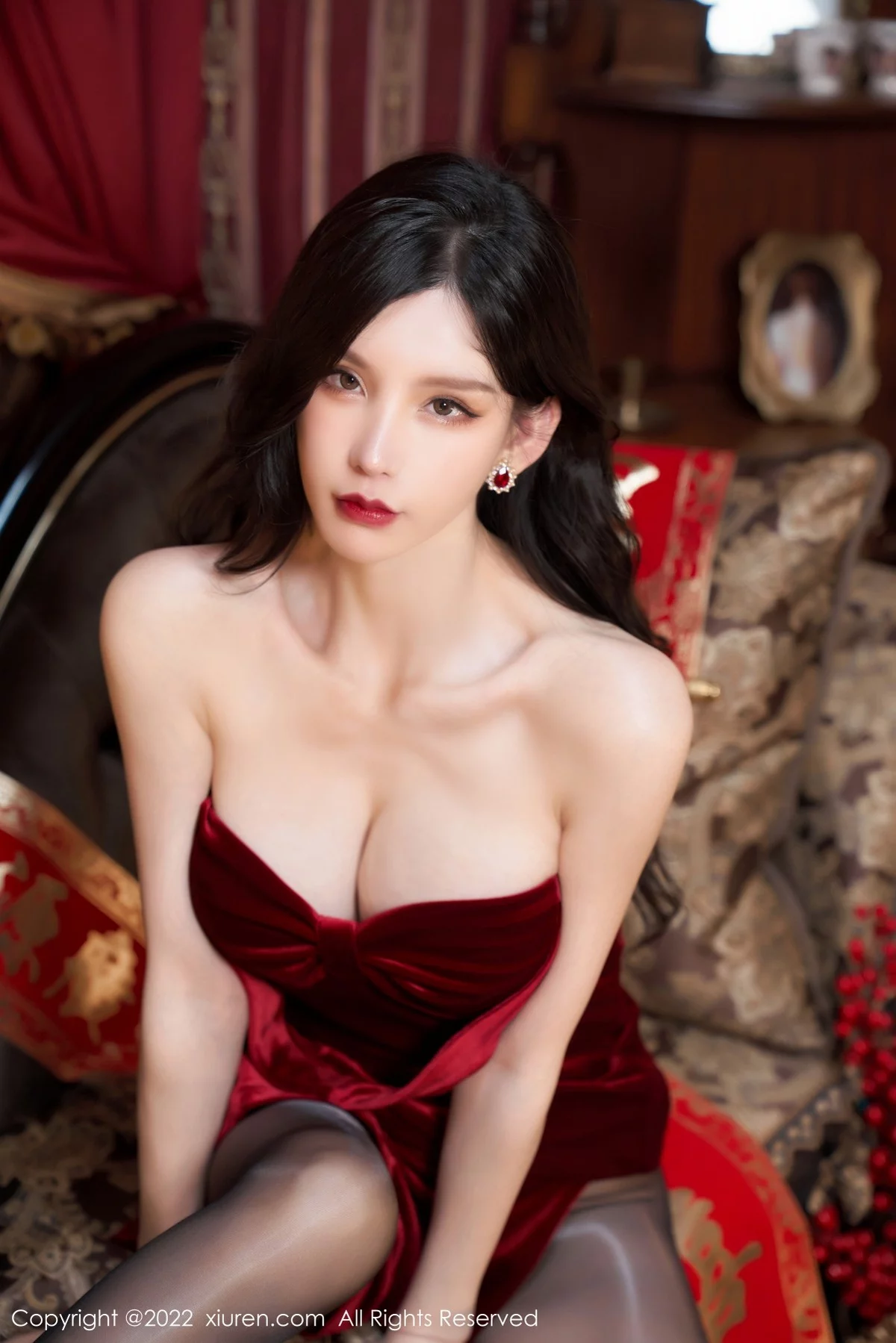 [[XiuRen秀人网]秀人网]No.4545_女神周于希Sally三亚旅拍新年主题脱红色礼裙露无内黑丝诱惑写真83P