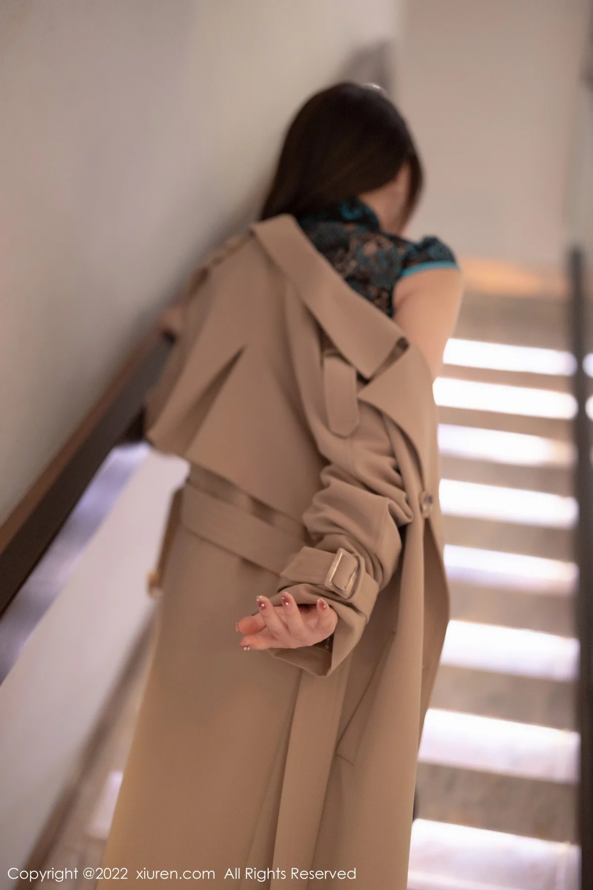 [[XiuRen秀人网]秀人网]No.4543_女神芝芝Booty性感深色情趣旗袍配黑丝吊袜秀翘臀美腿诱惑写真70P