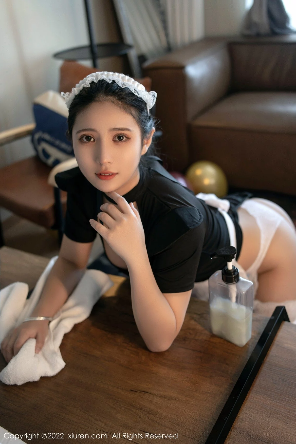[[XiuRen秀人网]秀人网]No.4554_模特久久Aimee私房性感女仆装配白色蕾丝吊袜完美诱惑写真56P