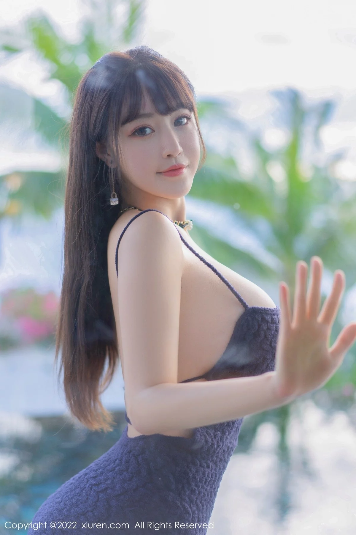 [[XiuRen秀人网]秀人网]No.4561_女神朱可儿Flora三亚旅拍深色低胸吊带长裙露丰满身材诱惑写真58P