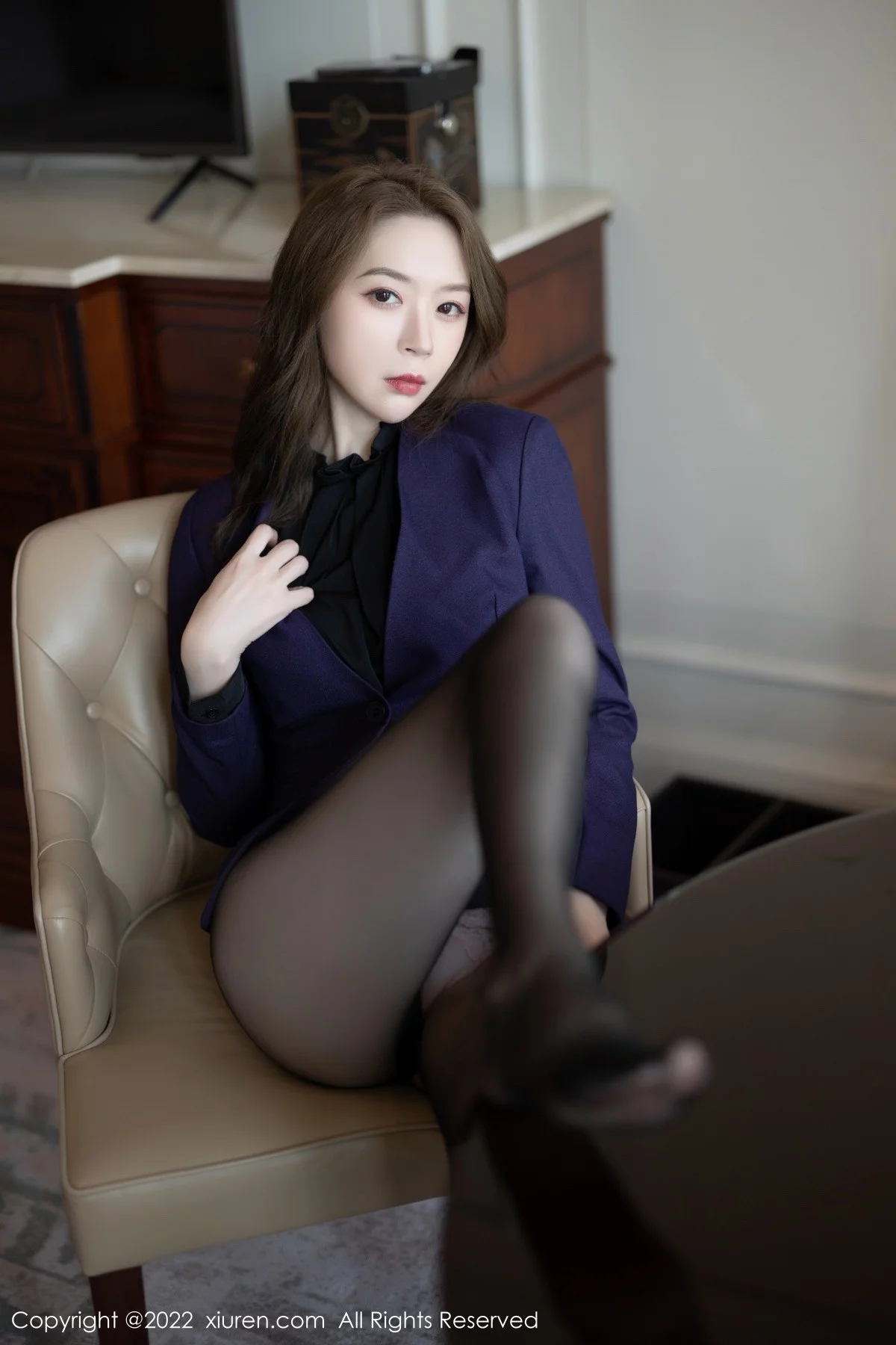 [[XiuRen秀人网]秀人网]No.4562_模特梦心玥私房深色OL系列半脱露性感粉色内衣极致魅惑写真107P