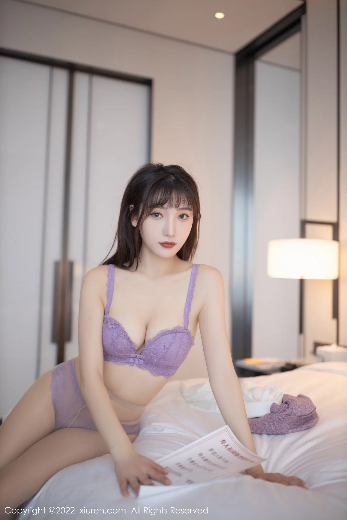 [[XiuRen秀人网]秀人网]No.4570_模特陆萱萱角色扮演主题紫色上衣半脱露紫色内衣撩人诱惑写真79P