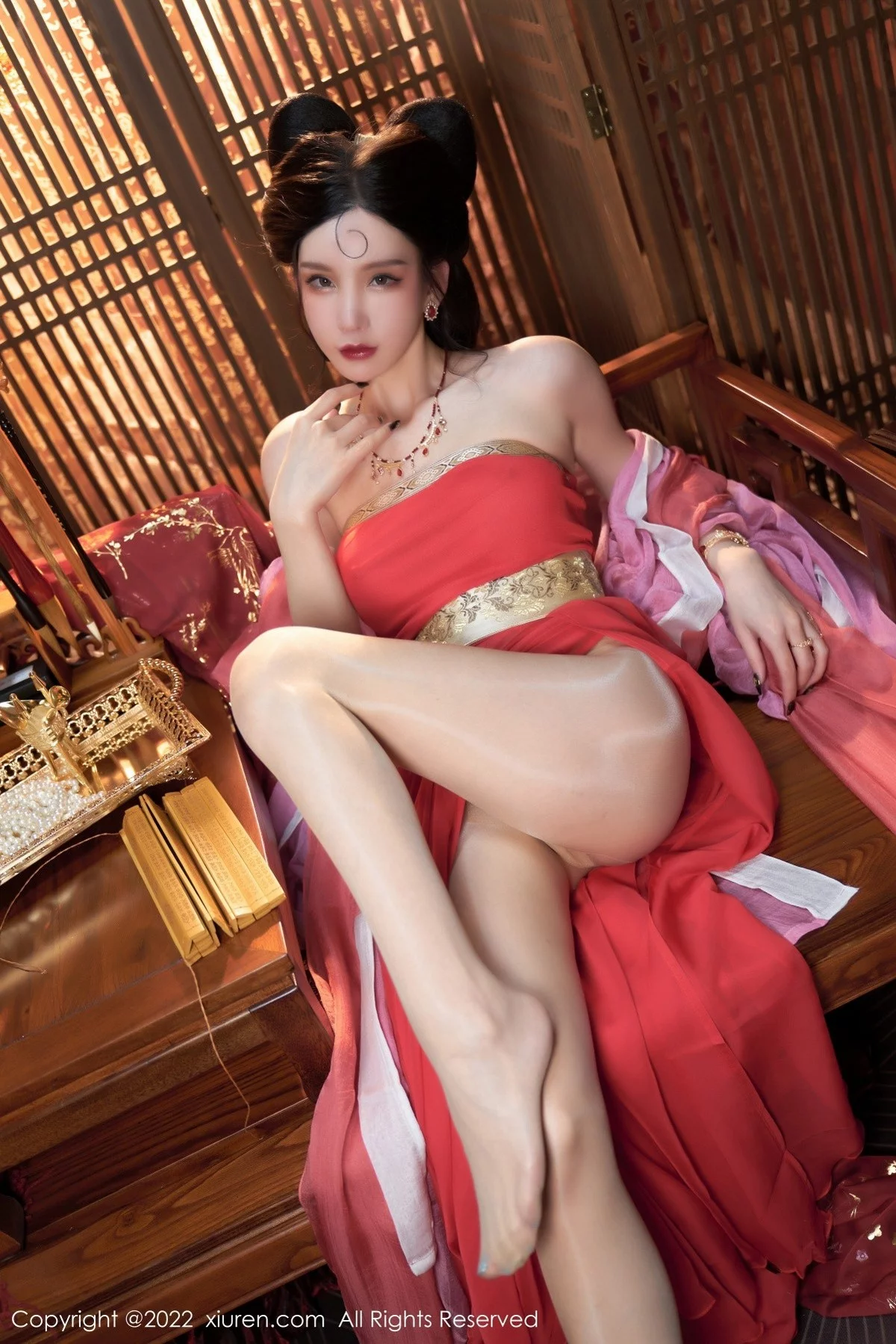 [[XiuRen秀人网]秀人网]No.4575_女神周于希Sally三亚旅拍妲己角色扮演古装服饰性感迷人写真74P