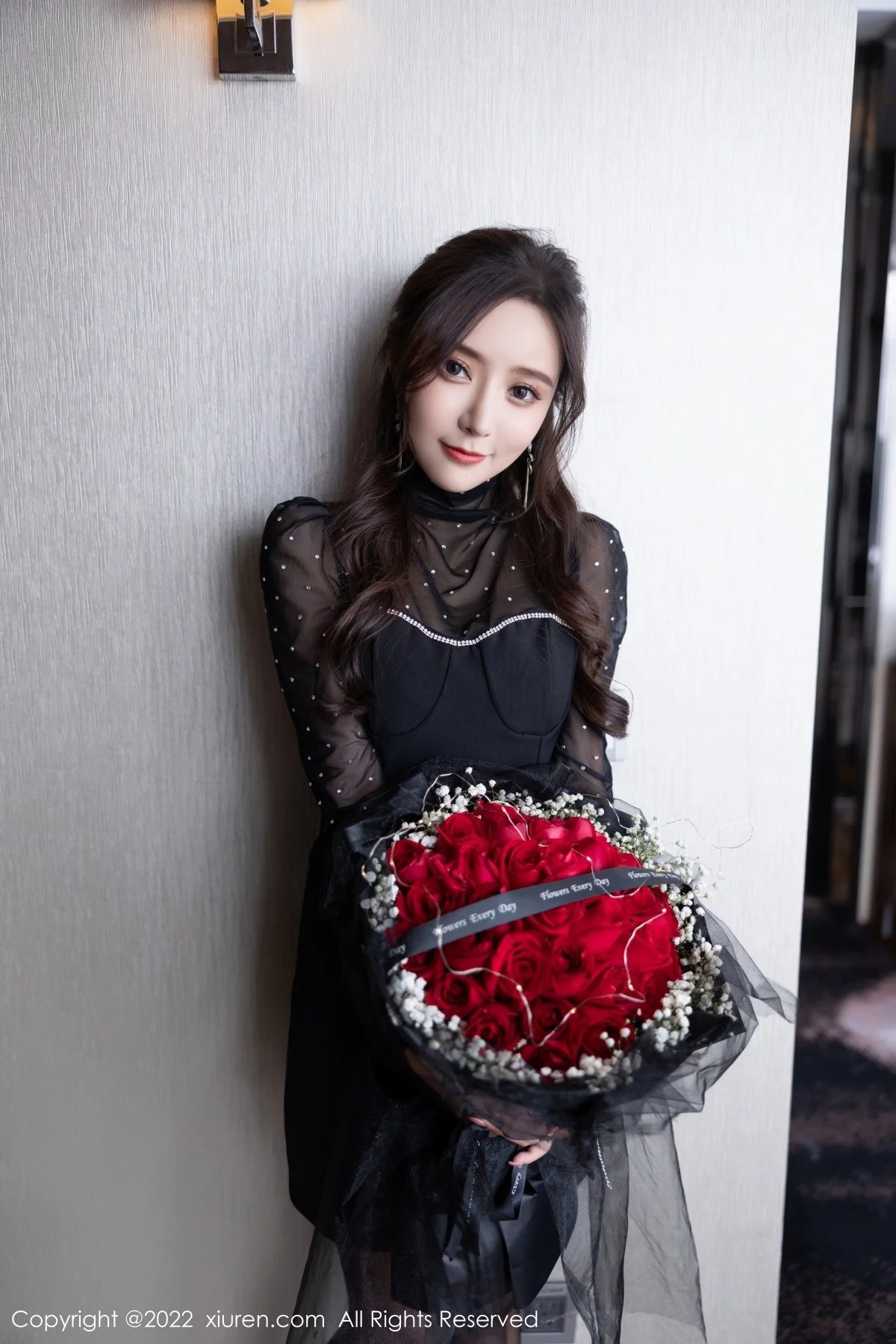 [[XiuRen秀人网]秀人网]No.4574_女神王馨瑶yanni室内场景黑色轻透服饰+红色情趣内衣诱惑写真64P