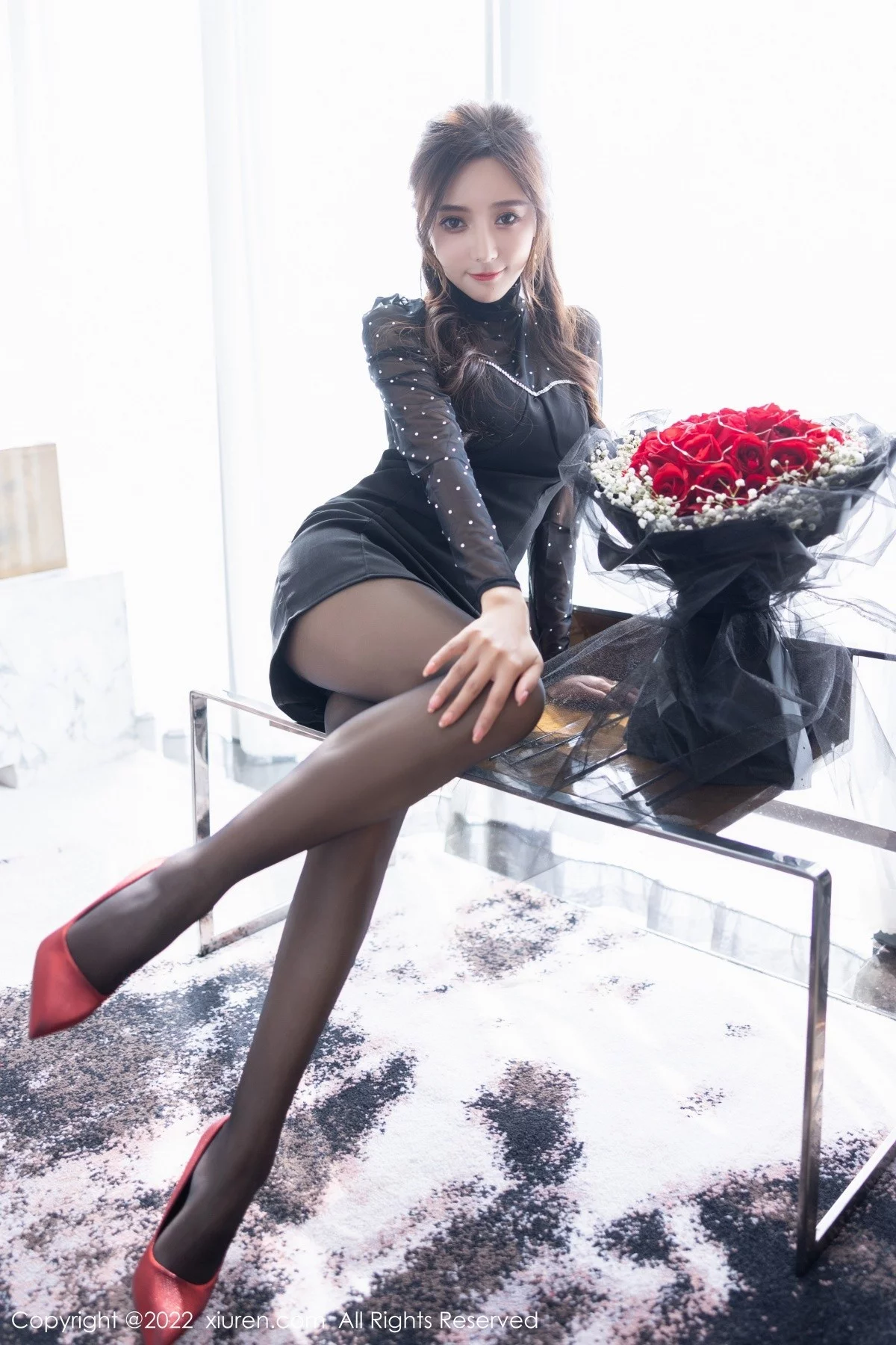 [[XiuRen秀人网]秀人网]No.4574_女神王馨瑶yanni室内场景黑色轻透服饰+红色情趣内衣诱惑写真64P