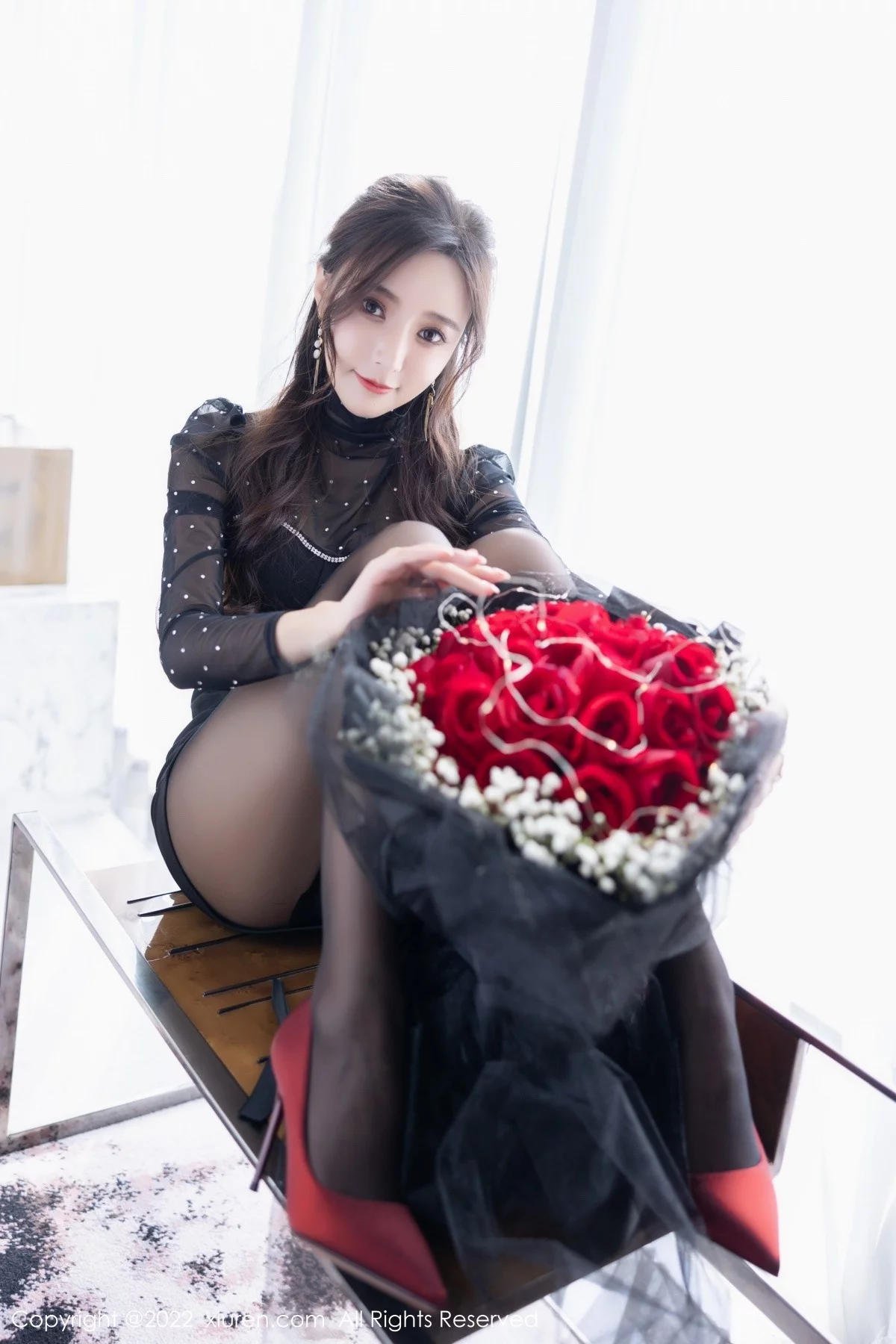 [[XiuRen秀人网]秀人网]No.4574_女神王馨瑶yanni室内场景黑色轻透服饰+红色情趣内衣诱惑写真64P