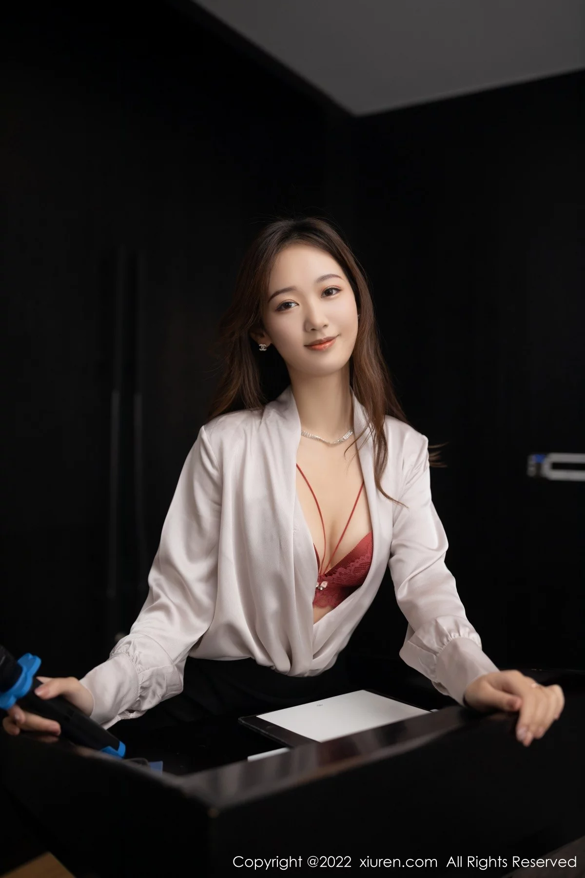 [[XiuRen秀人网]秀人网]No.4485_模特唐安琪角色扮演主题私房无内黑丝裤袜秀翘臀屁沟诱惑写真87P