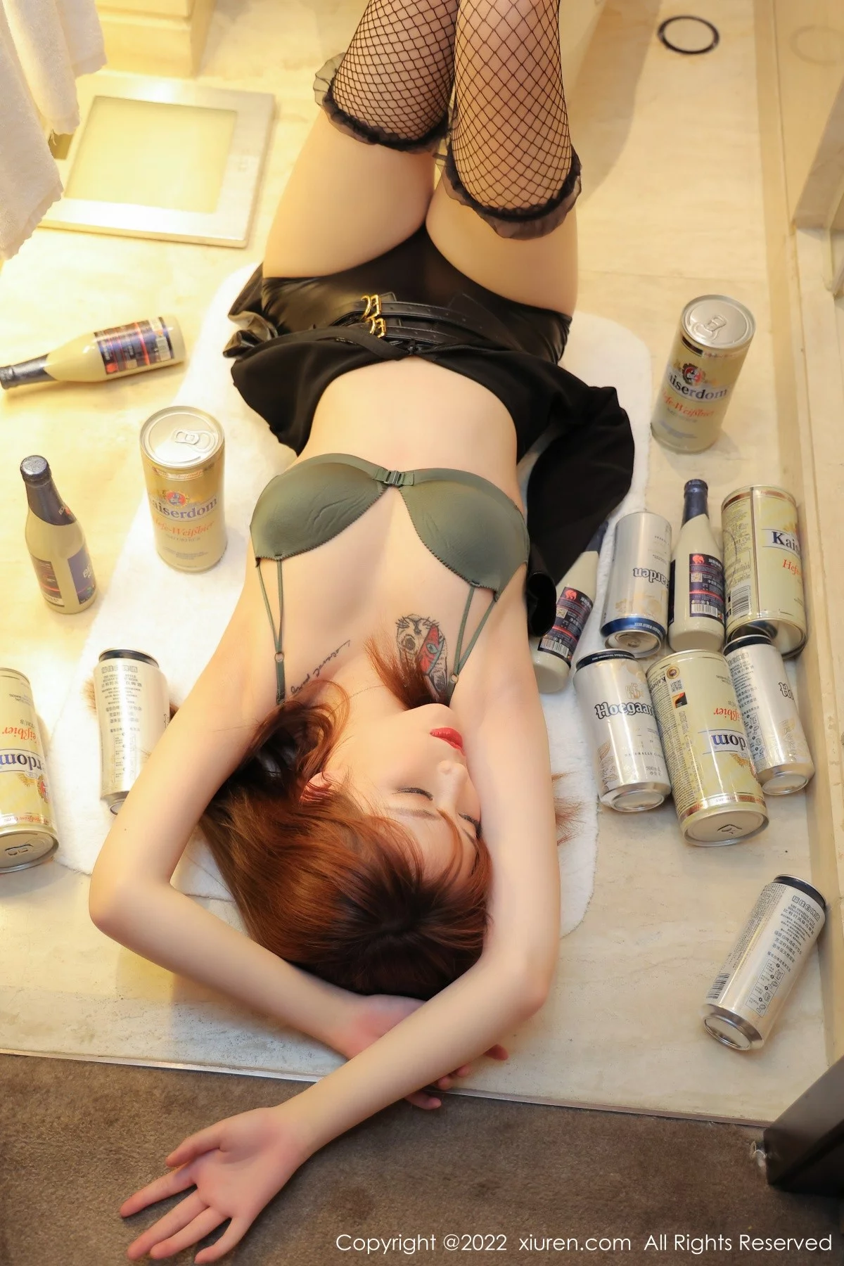 [[XiuRen秀人网]秀人网]No.4489_模特Arude薇薇私房浴室脱黑皮上衣露性感内衣黑丝网袜诱惑写真30P