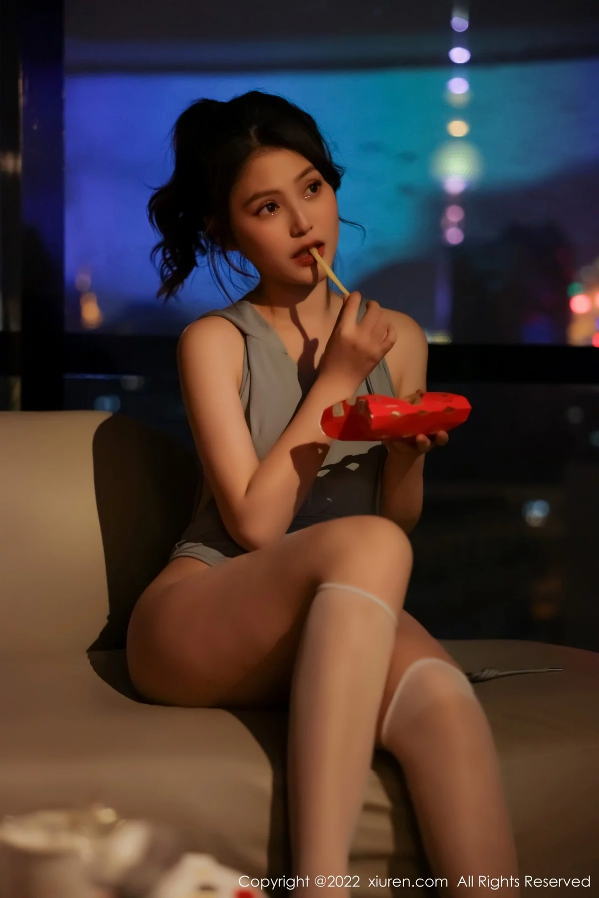 [[XiuRen秀人网]秀人网]No.4490_模特你的兔妹妹居家女友主题性感露背连体衣秀浑圆美臀诱惑写真51P