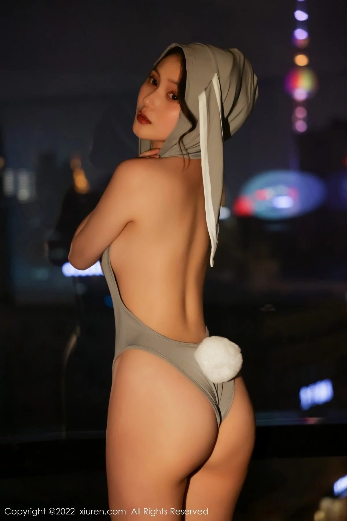 [[XiuRen秀人网]秀人网]No.4490_模特你的兔妹妹居家女友主题性感露背连体衣秀浑圆美臀诱惑写真51P