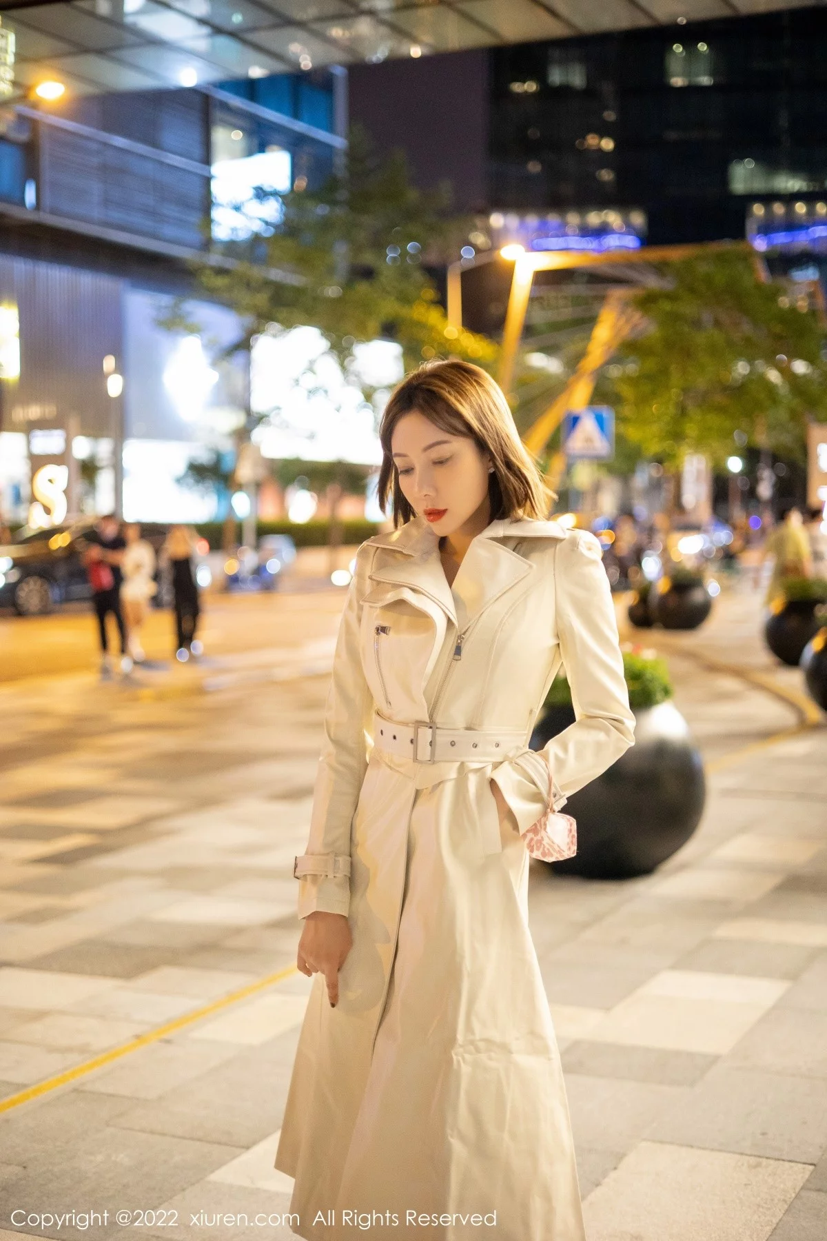 [[XiuRen秀人网]秀人网]No.4495_御姐果儿Victoria青海旅拍脱风衣露艳红色蕾丝内衣丰满诱惑写真64P