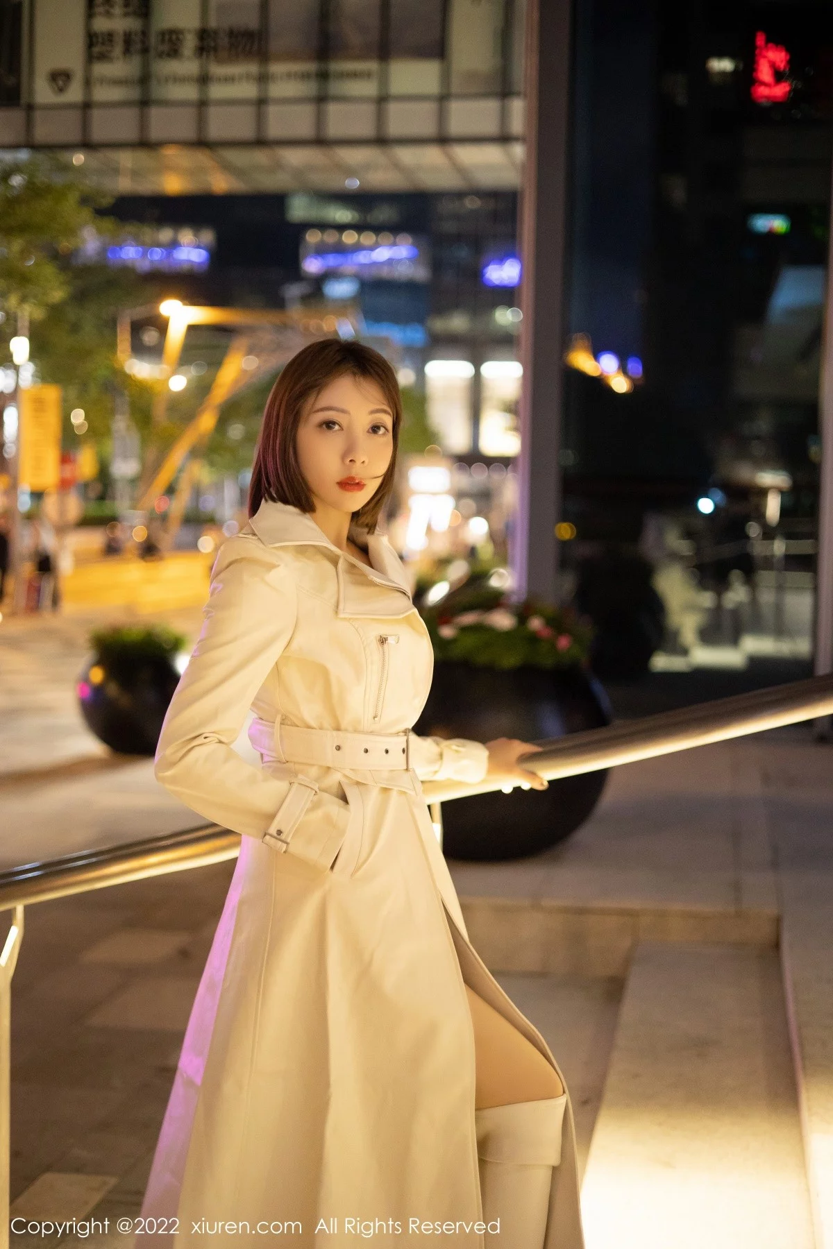 [[XiuRen秀人网]秀人网]No.4495_御姐果儿Victoria青海旅拍脱风衣露艳红色蕾丝内衣丰满诱惑写真64P