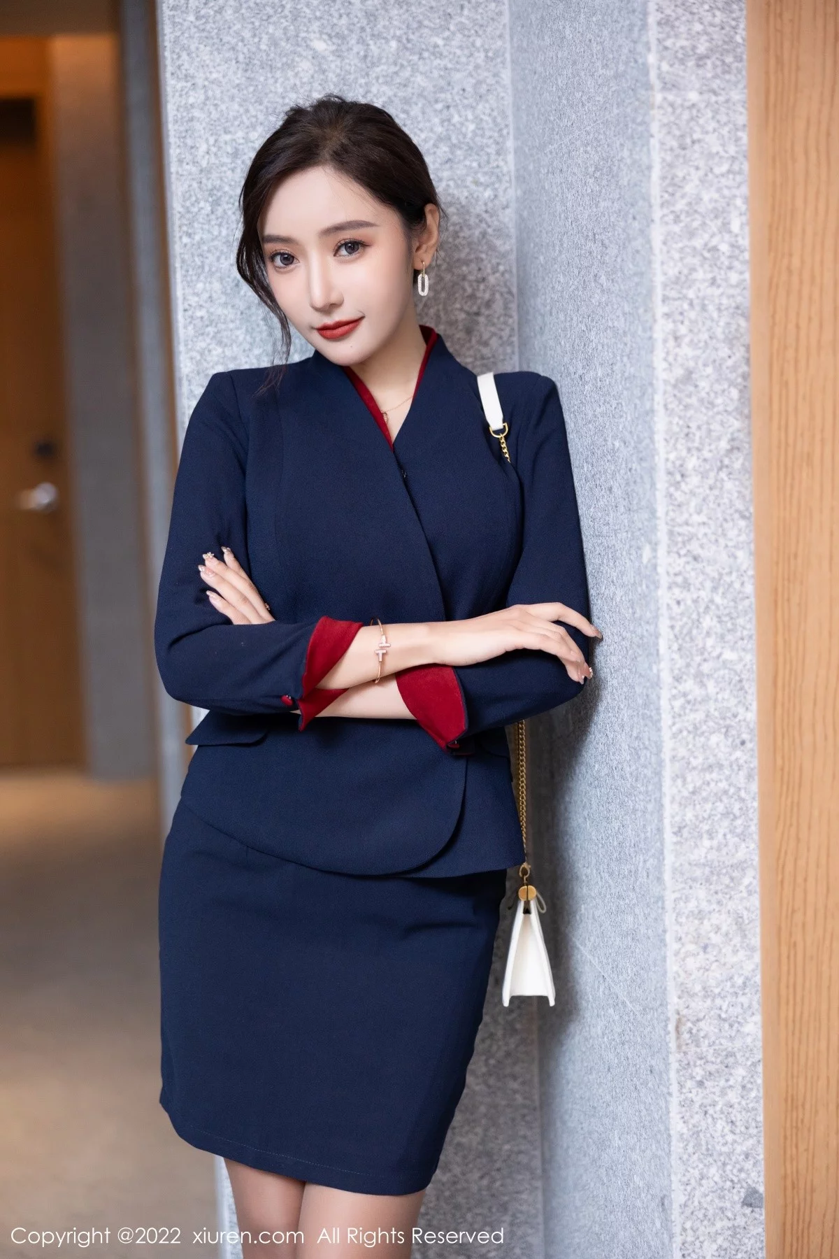 [[XiuRen秀人网]秀人网]No.4500_女神王馨瑶yanni职业装主题蓝色上衣配短裙超薄黑丝诱惑写真90P