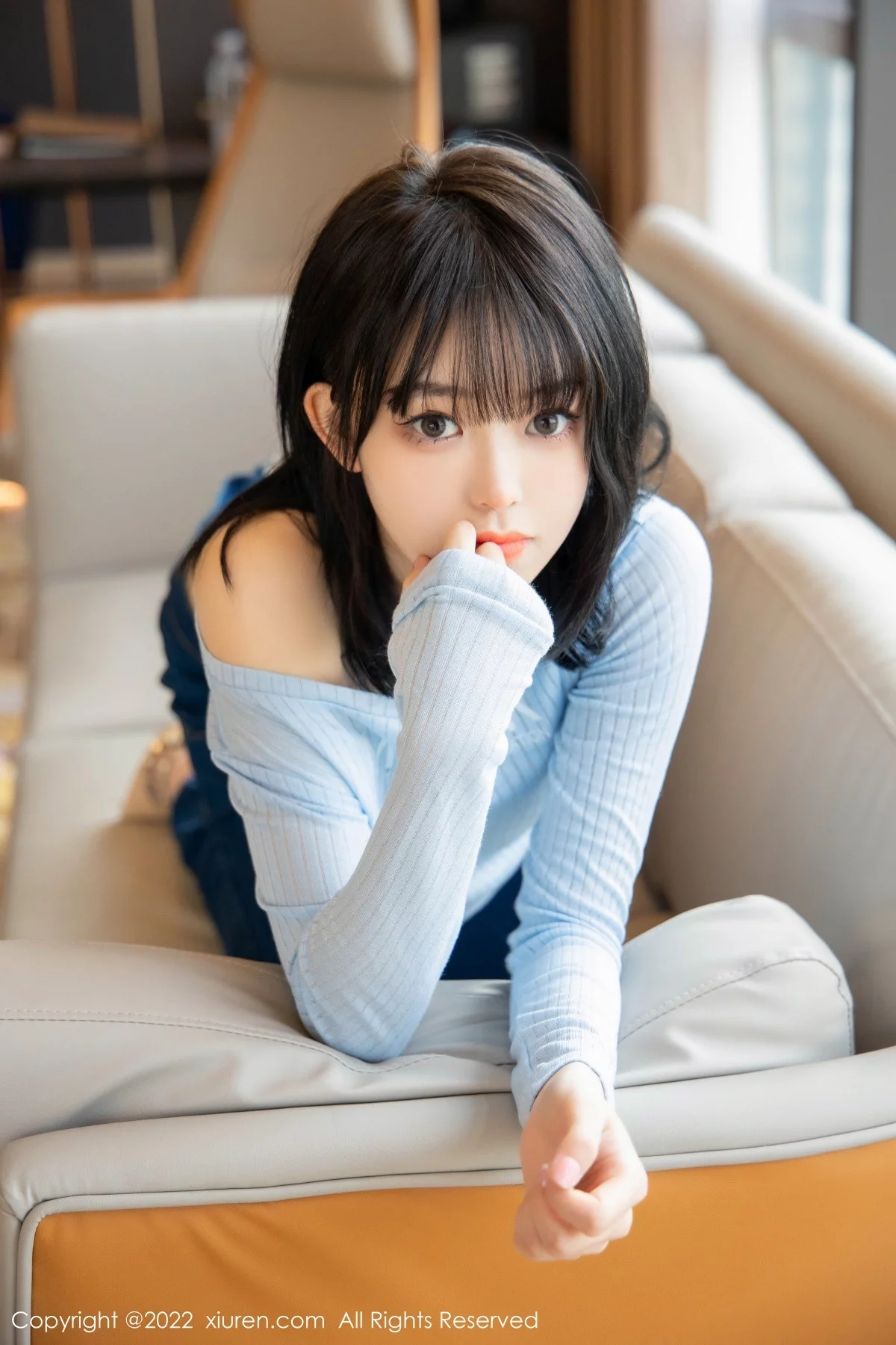 [[XiuRen秀人网]秀人网]No.4584_模特奶瓶蓝色外套配牛仔裤私房半脱秀浑圆翘臀极致诱惑写真94P