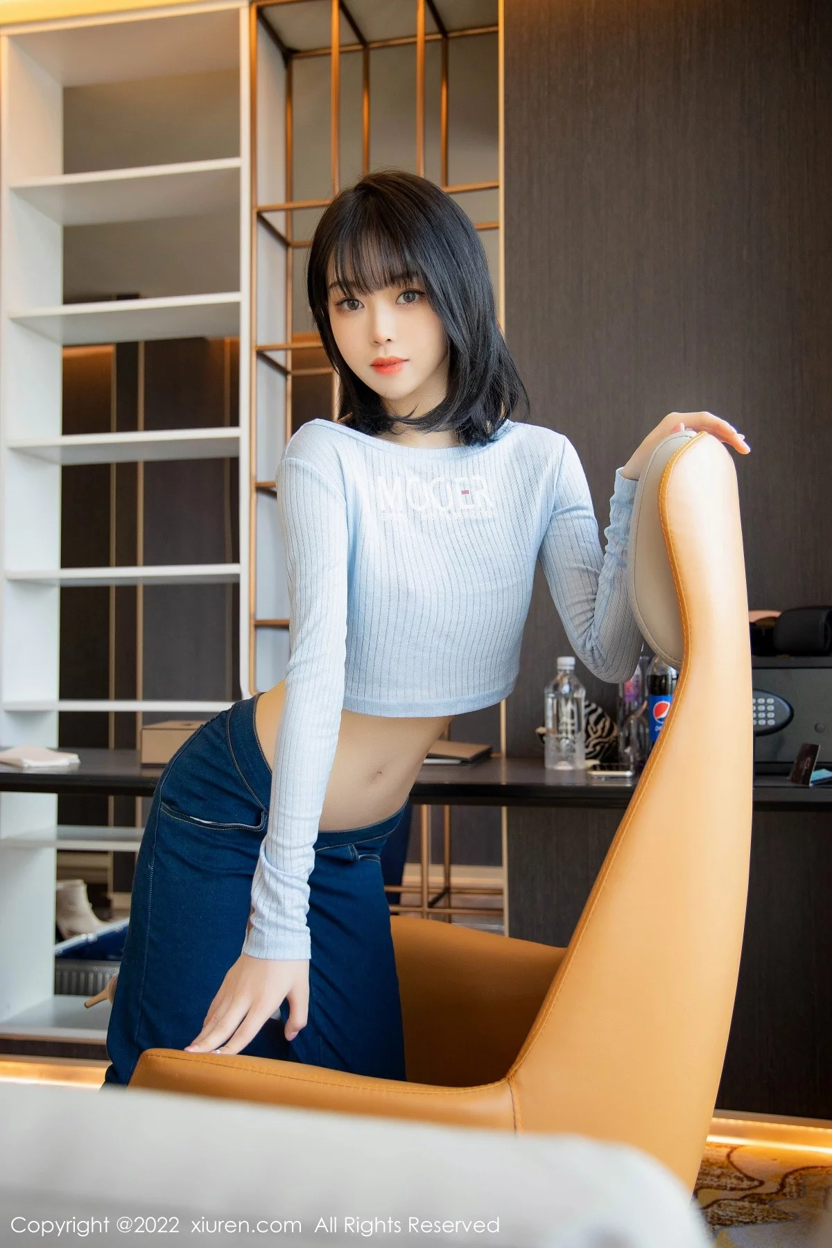 [[XiuRen秀人网]秀人网]No.4584_模特奶瓶蓝色外套配牛仔裤私房半脱秀浑圆翘臀极致诱惑写真94P