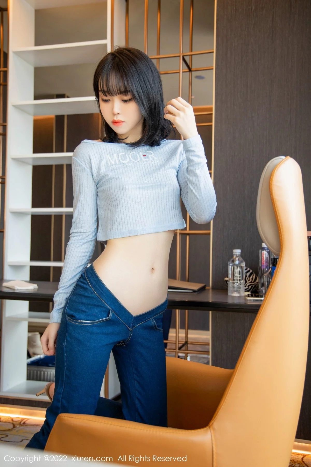 [[XiuRen秀人网]秀人网]No.4584_模特奶瓶蓝色外套配牛仔裤私房半脱秀浑圆翘臀极致诱惑写真94P