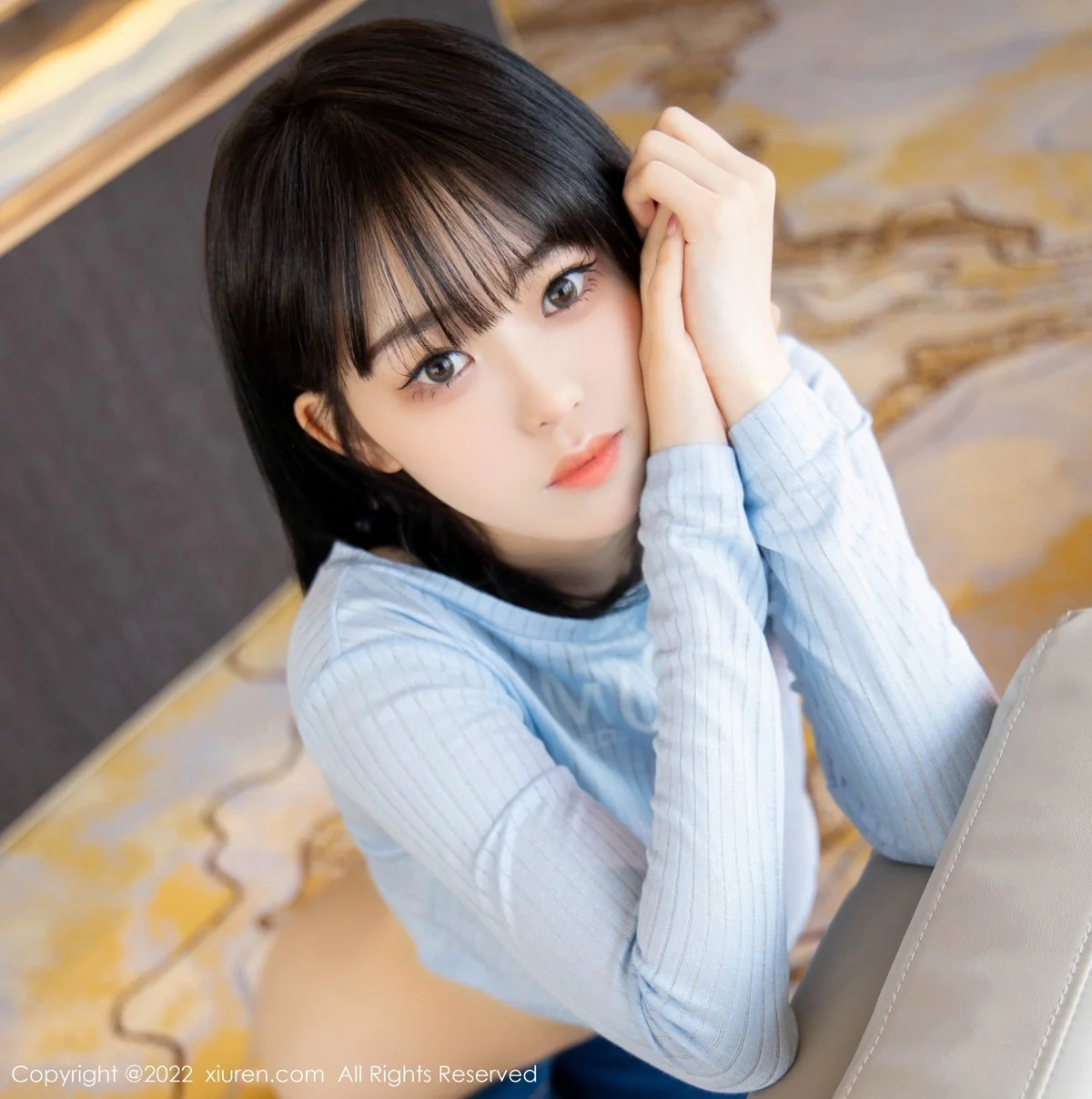 [[XiuRen秀人网]秀人网]No.4584_模特奶瓶蓝色外套配牛仔裤私房半脱秀浑圆翘臀极致诱惑写真94P