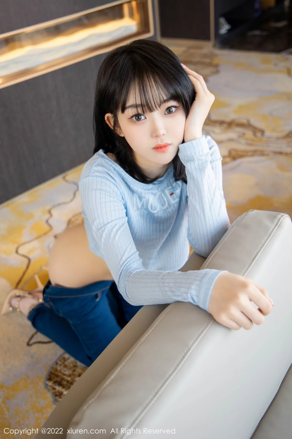 [[XiuRen秀人网]秀人网]No.4584_模特奶瓶蓝色外套配牛仔裤私房半脱秀浑圆翘臀极致诱惑写真94P