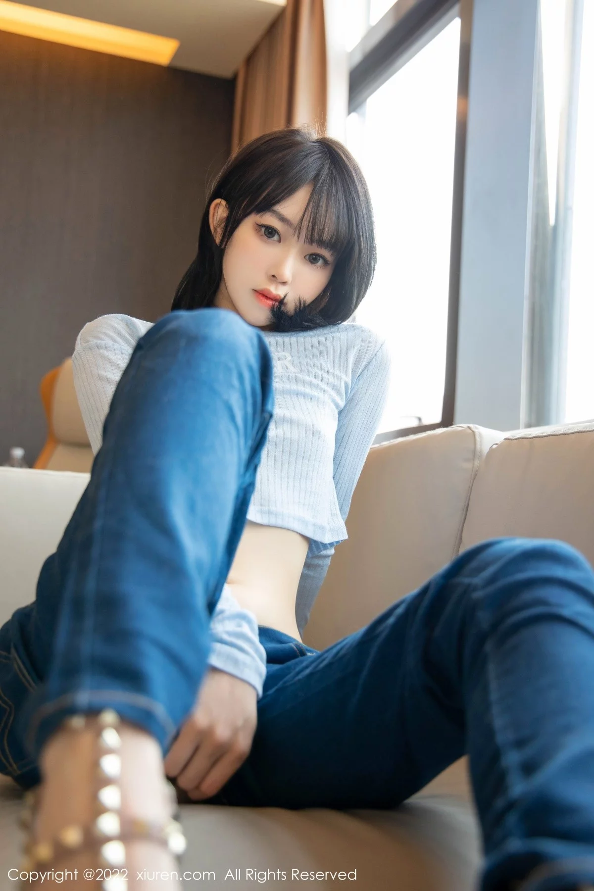 [[XiuRen秀人网]秀人网]No.4584_模特奶瓶蓝色外套配牛仔裤私房半脱秀浑圆翘臀极致诱惑写真94P