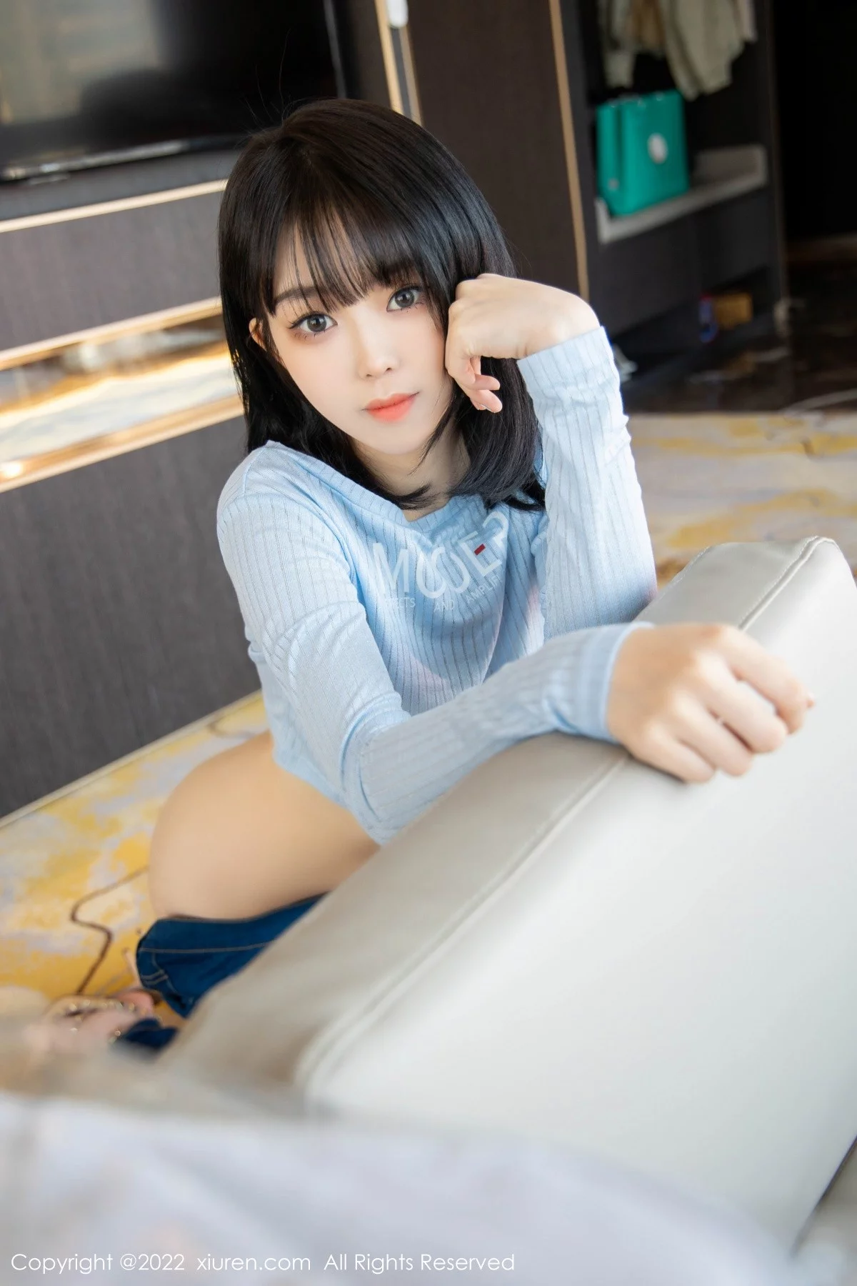 [[XiuRen秀人网]秀人网]No.4584_模特奶瓶蓝色外套配牛仔裤私房半脱秀浑圆翘臀极致诱惑写真94P