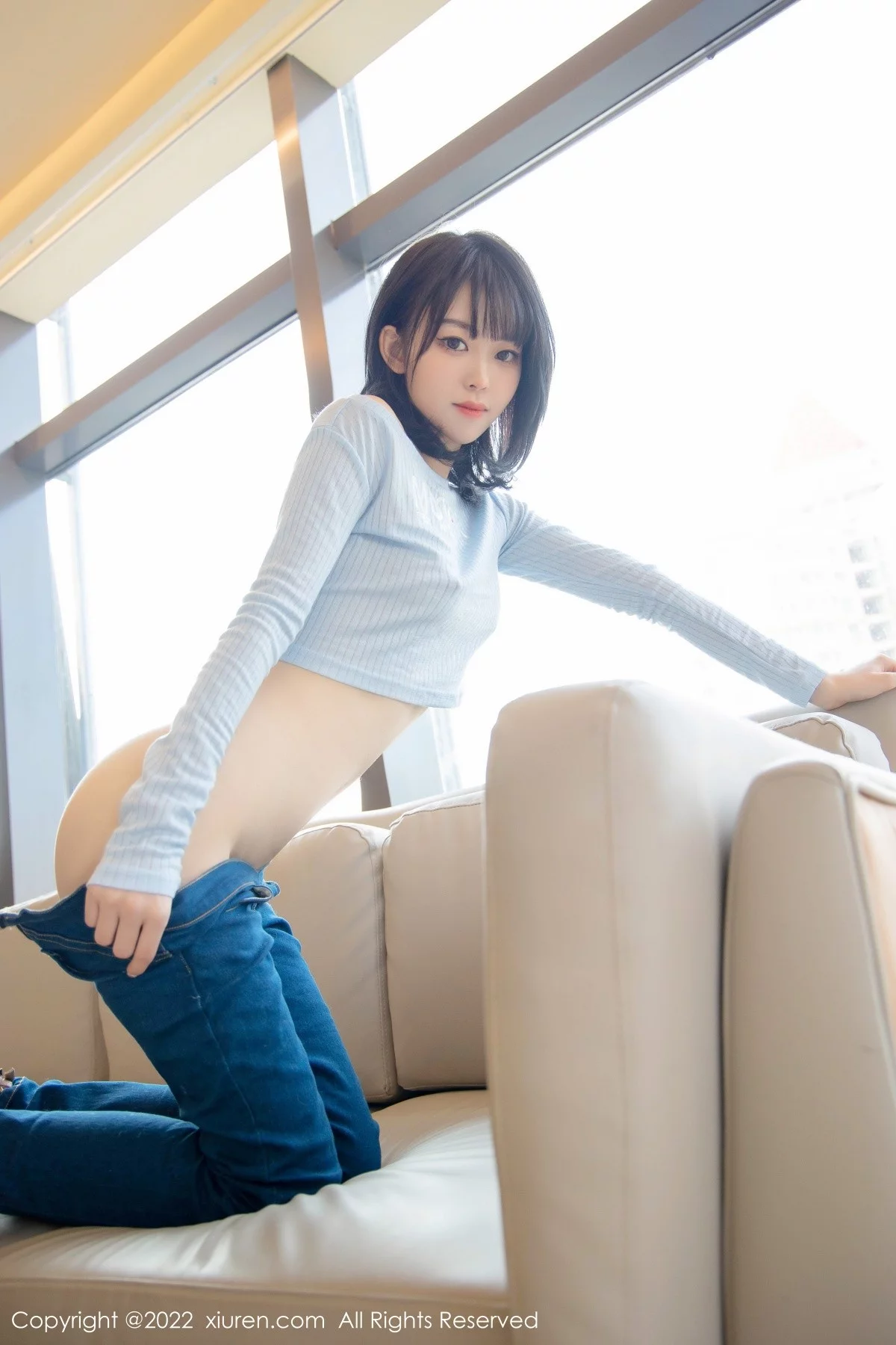 [[XiuRen秀人网]秀人网]No.4584_模特奶瓶蓝色外套配牛仔裤私房半脱秀浑圆翘臀极致诱惑写真94P