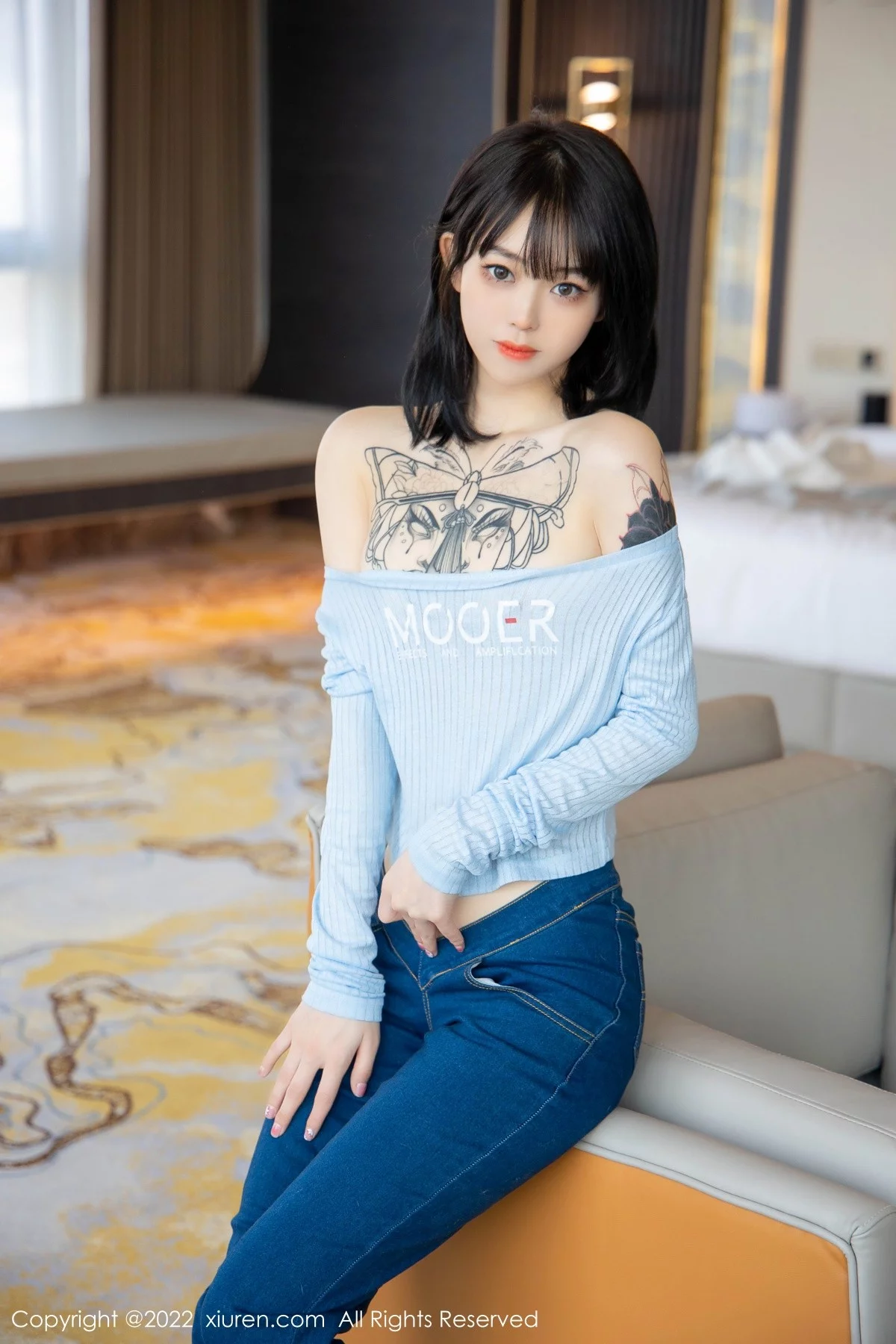 [[XiuRen秀人网]秀人网]No.4584_模特奶瓶蓝色外套配牛仔裤私房半脱秀浑圆翘臀极致诱惑写真94P