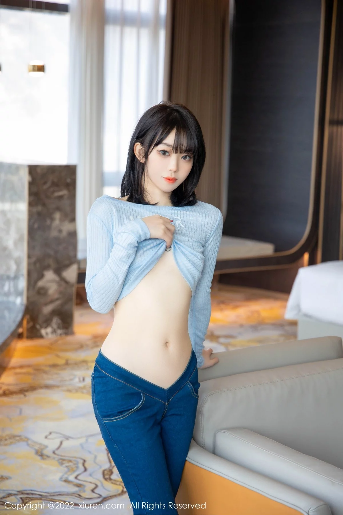 [[XiuRen秀人网]秀人网]No.4584_模特奶瓶蓝色外套配牛仔裤私房半脱秀浑圆翘臀极致诱惑写真94P