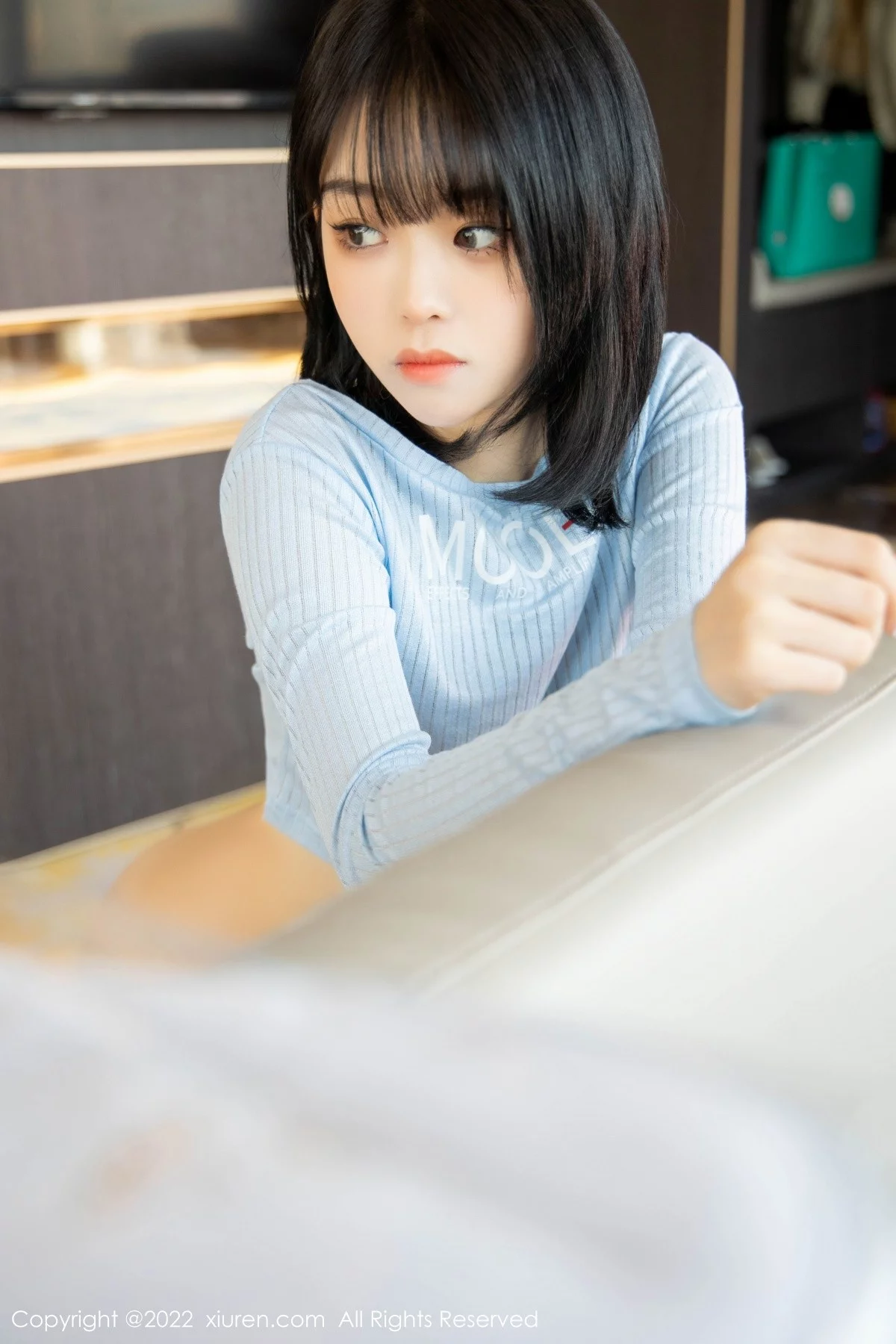 [[XiuRen秀人网]秀人网]No.4584_模特奶瓶蓝色外套配牛仔裤私房半脱秀浑圆翘臀极致诱惑写真94P
