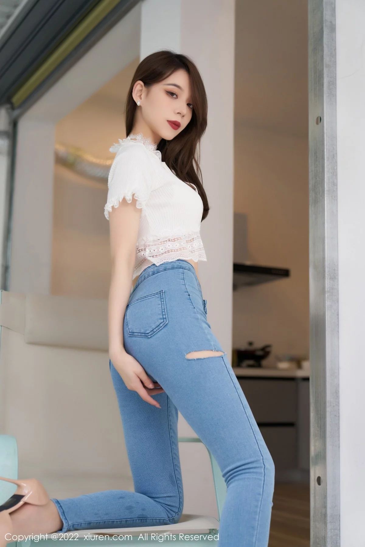 [[XiuRen秀人网]秀人网]No.4633_模特言沫私房脱牛仔裤露白色蕾丝内衣秀惹火身材极致诱惑写真62P