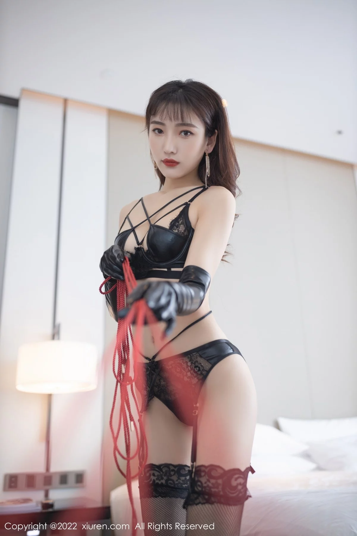 [[XiuRen秀人网]秀人网]No.4636_模特陆萱萱酒店场景性感黑色内衣配蕾丝吊袜极致魅惑写真83P