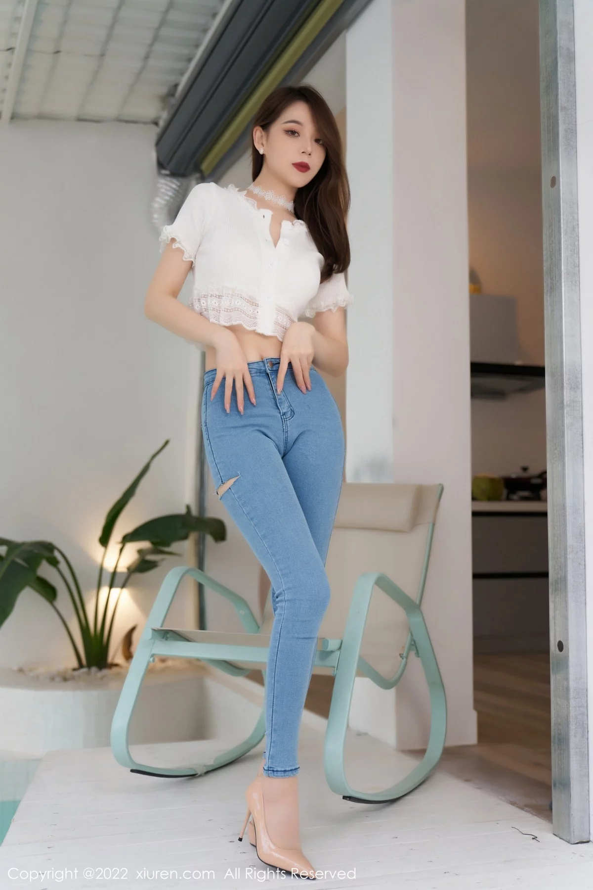 [[XiuRen秀人网]秀人网]No.4633_模特言沫私房脱牛仔裤露白色蕾丝内衣秀惹火身材极致诱惑写真62P