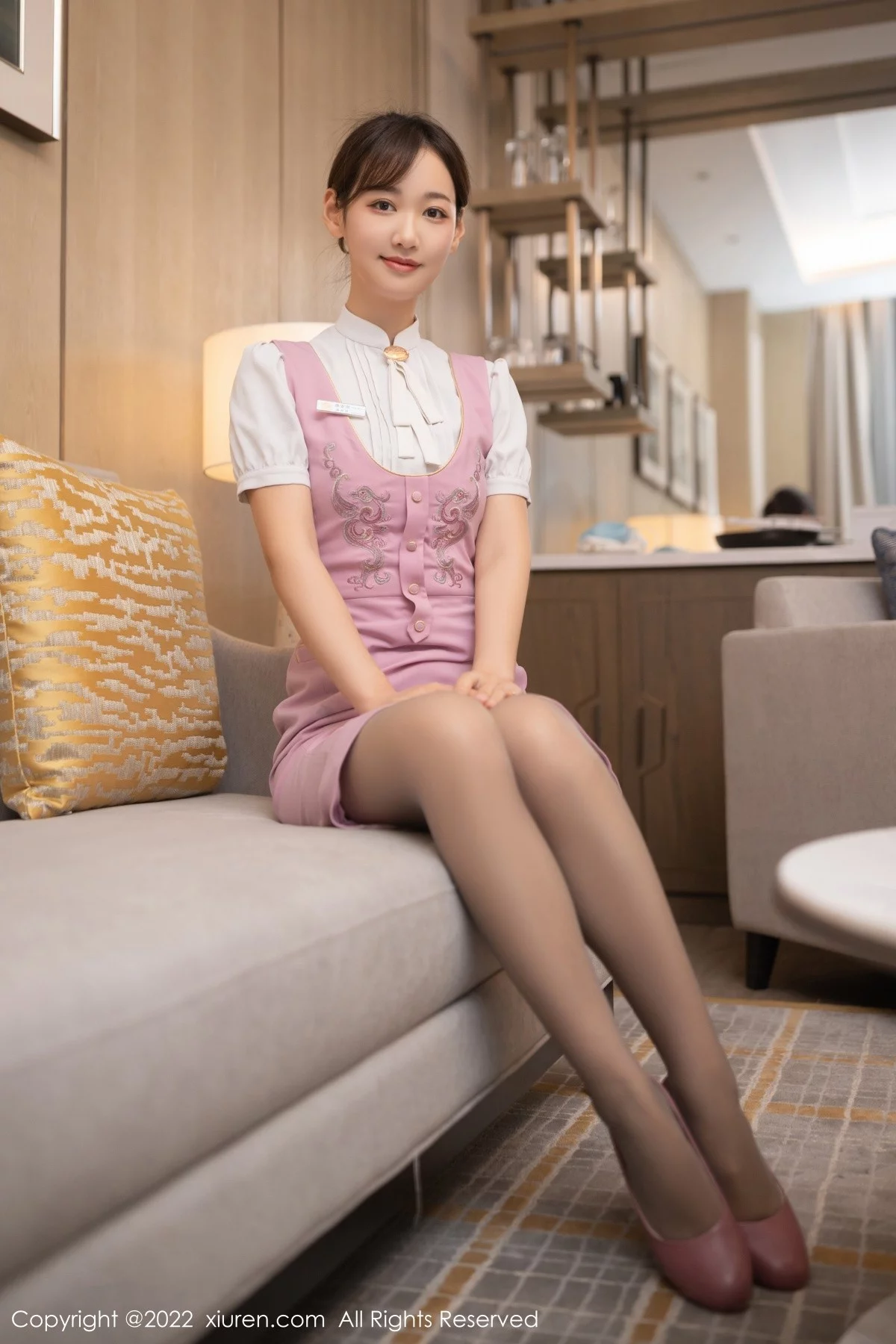 [[XiuRen秀人网]秀人网]No.4647_模特唐安琪珠三角旅拍空姐角色扮演淡粉色内衣配丝袜诱惑写真85P