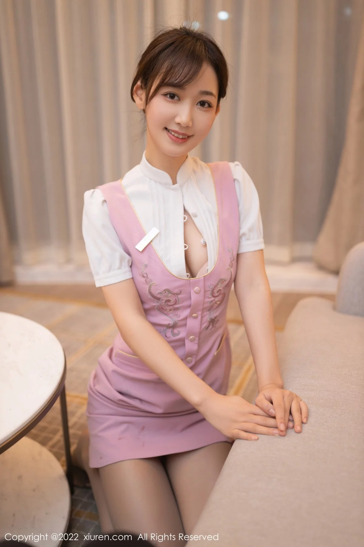 [[XiuRen秀人网]秀人网]No.4647_模特唐安琪珠三角旅拍空姐角色扮演淡粉色内衣配丝袜诱惑写真85P