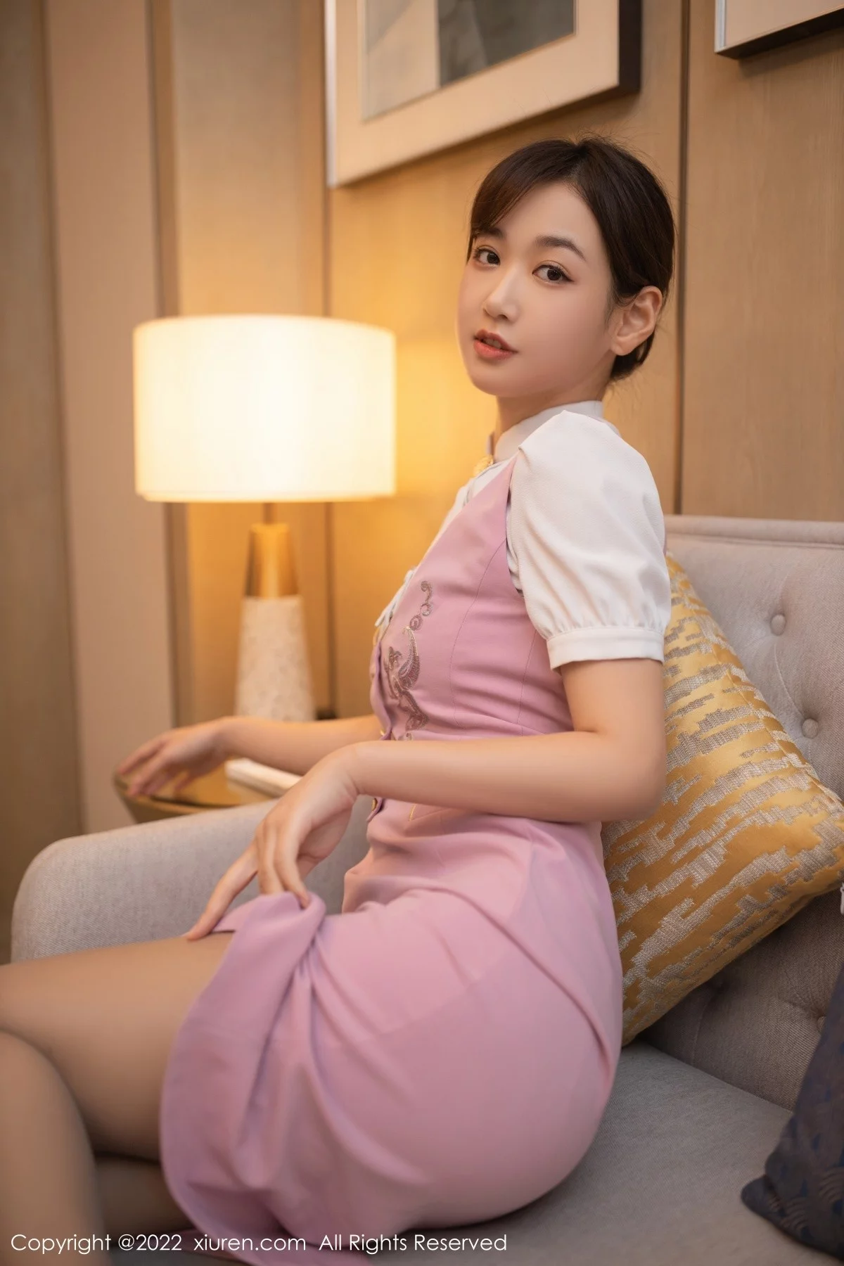 [[XiuRen秀人网]秀人网]No.4647_模特唐安琪珠三角旅拍空姐角色扮演淡粉色内衣配丝袜诱惑写真85P