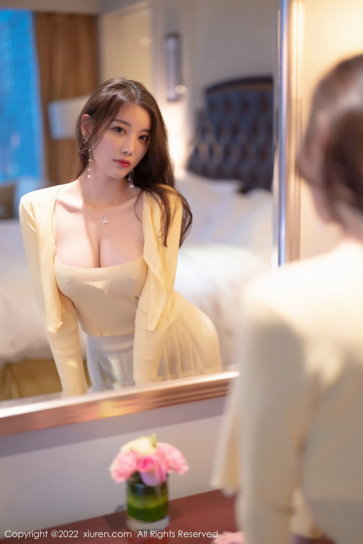 [[XiuRen秀人网]秀人网]No.4654_女神杨晨晨Yome淡黄色上衣配长裙原色丝袜秀完美身材诱惑写真77P