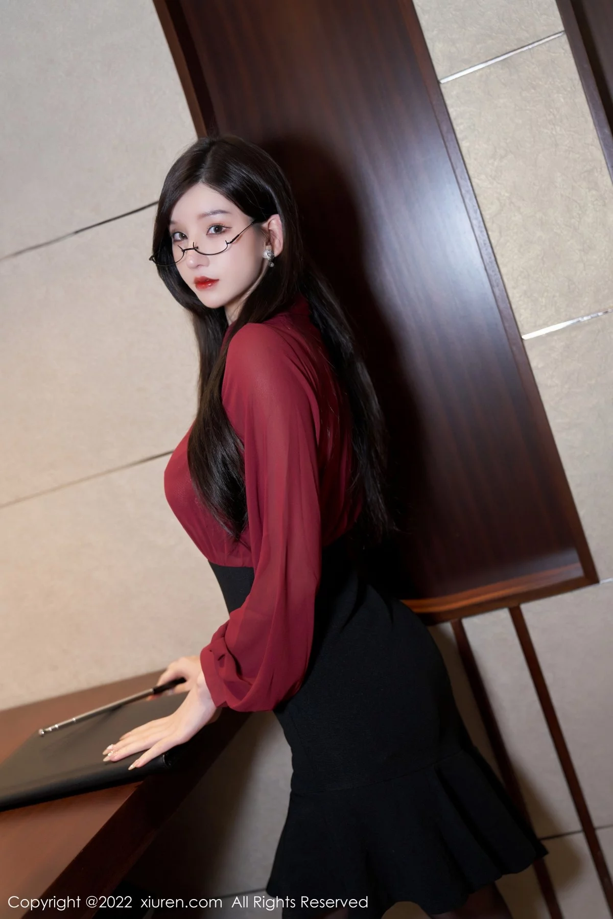 [[XiuRen秀人网]秀人网]No.4659_女神周于希Sally红色轻透上衣配黑短裙露蕾丝内衣极致魅惑写真69P