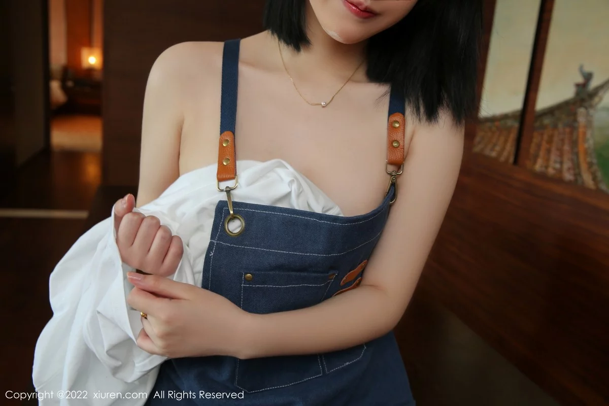 [[XiuRen秀人网]秀人网]No.4667_模特一颗甜蛋黄a私房牛仔布围裙配开档肉丝半脱撩人诱惑写真71P